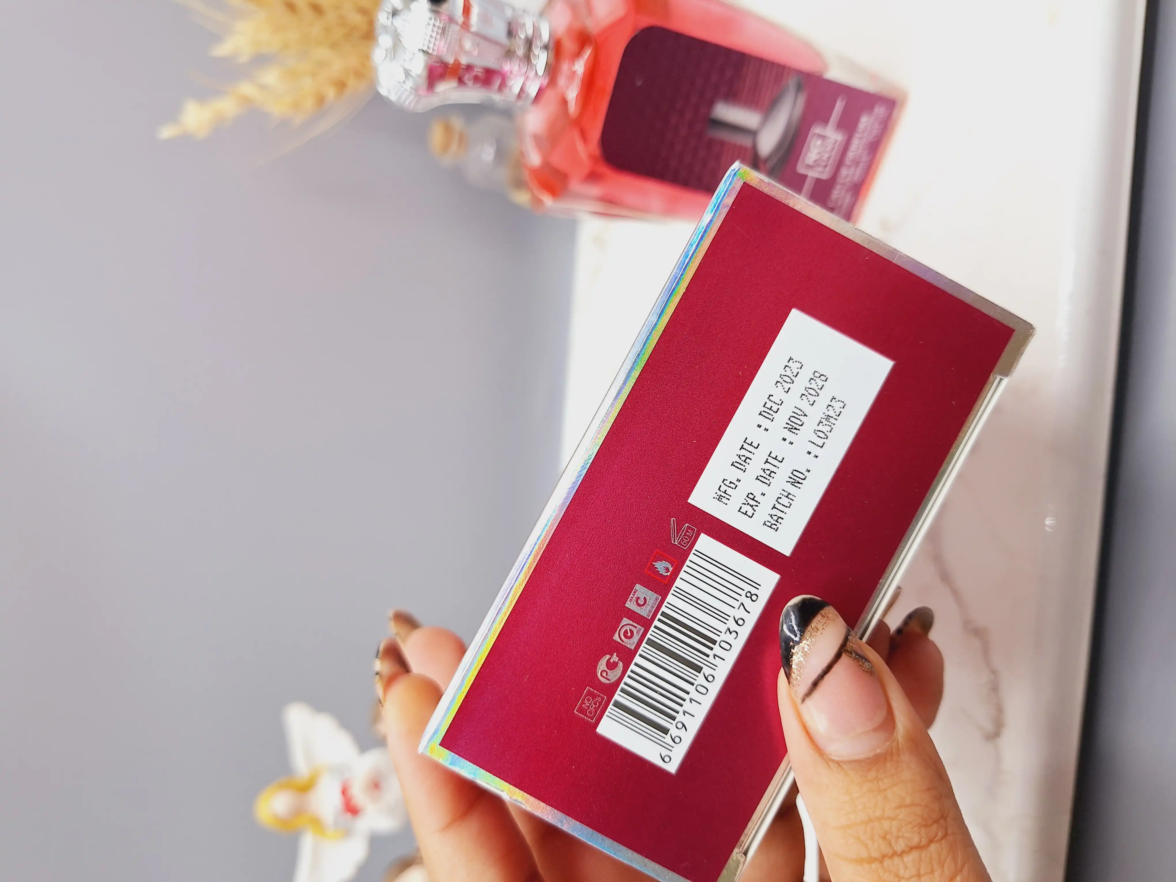 ادکلن زنانه خوشبو EAU DE PARFUM فوق العاده لاکچری کد 1008