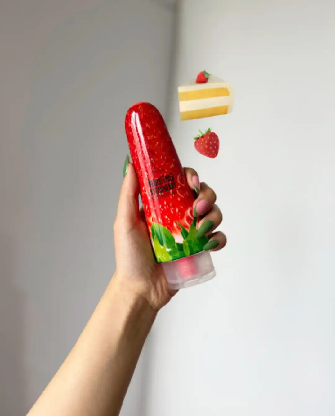 کرم آبرسان قوی دست و صورت رایحه توت فرنگی وکالی 100 میل کد FM039
