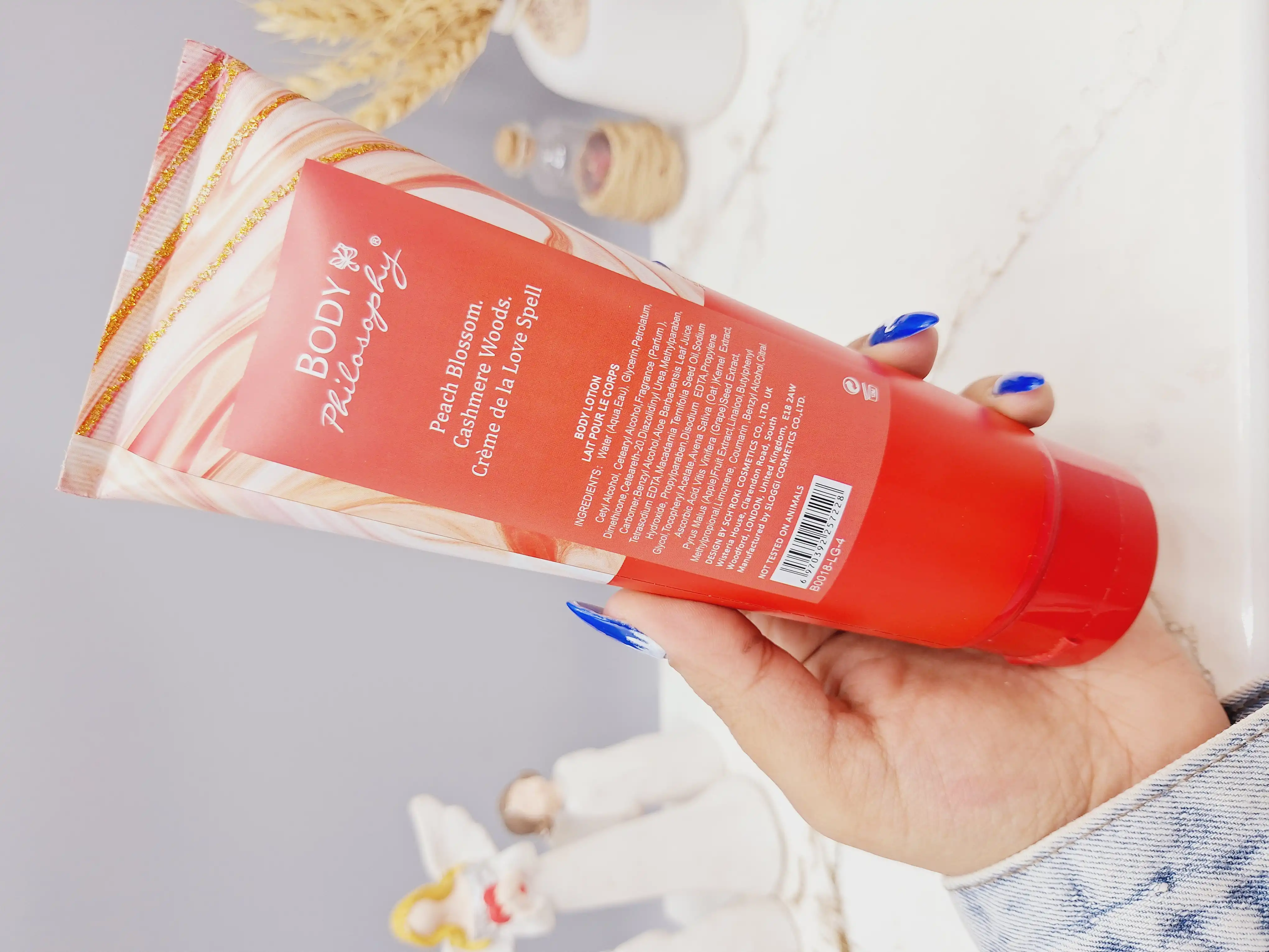 لوسیون عطری کیهانی فوق العاده خوشبو و آبرسان برند فیلوسوفی حجم 236 گرم مدل VICUNA merlot کد 7228