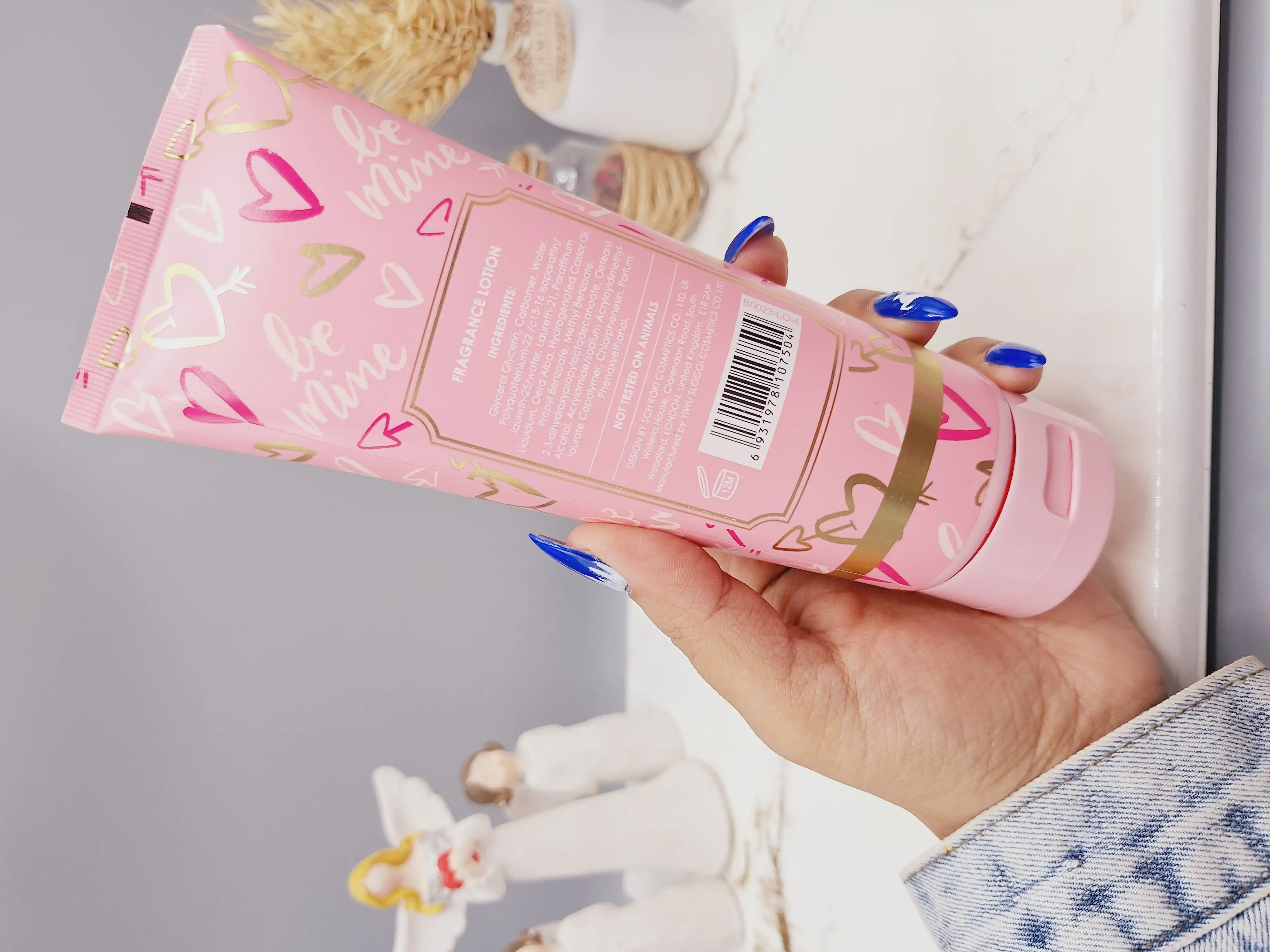 لوسیون عطری قلبی فوق العاده خوشبو و آبرسان برند PINK IN SWEET حجم 236 گرم مدل DEAR کد 7504