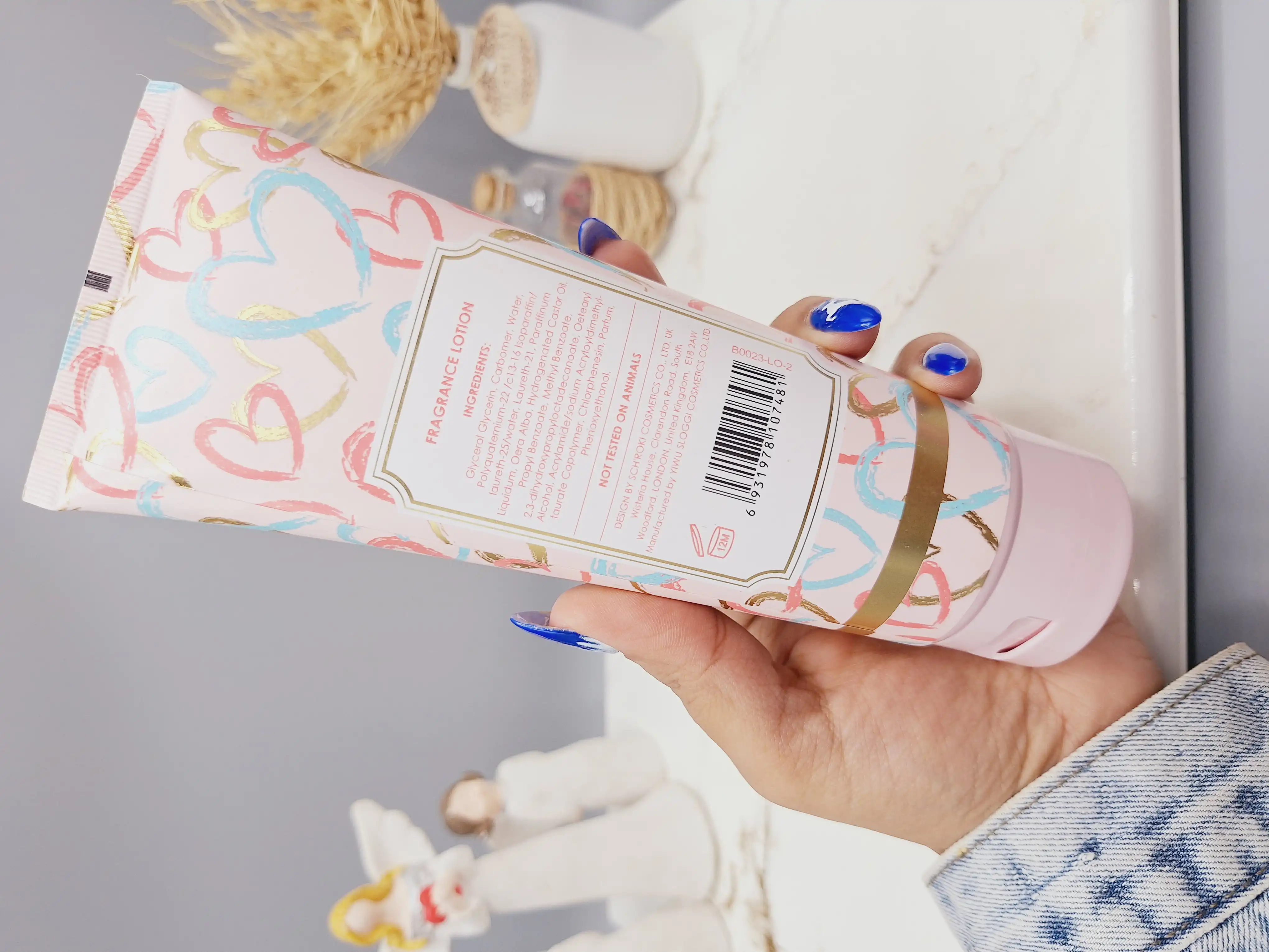 لوسیون عطری قلبی فوق العاده خوشبو و آبرسان برند PINK IN SWEET حجم 236 گرم مدل KISS کد 7481