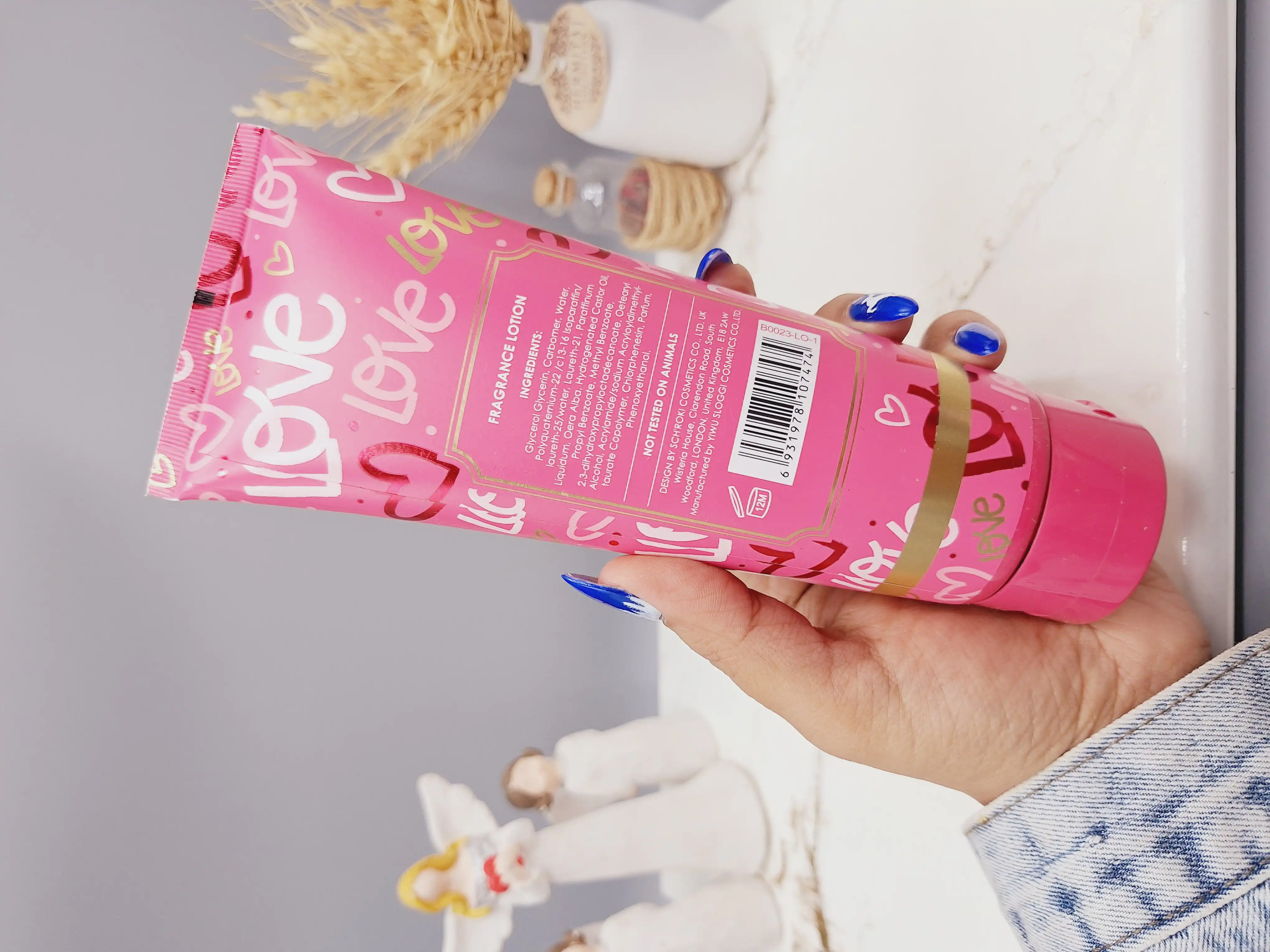 لوسیون عطری قلبی فوق العاده خوشبو و آبرسان برند PINK IN SWEET حجم 236 گرم مدل LOVE کد 7474