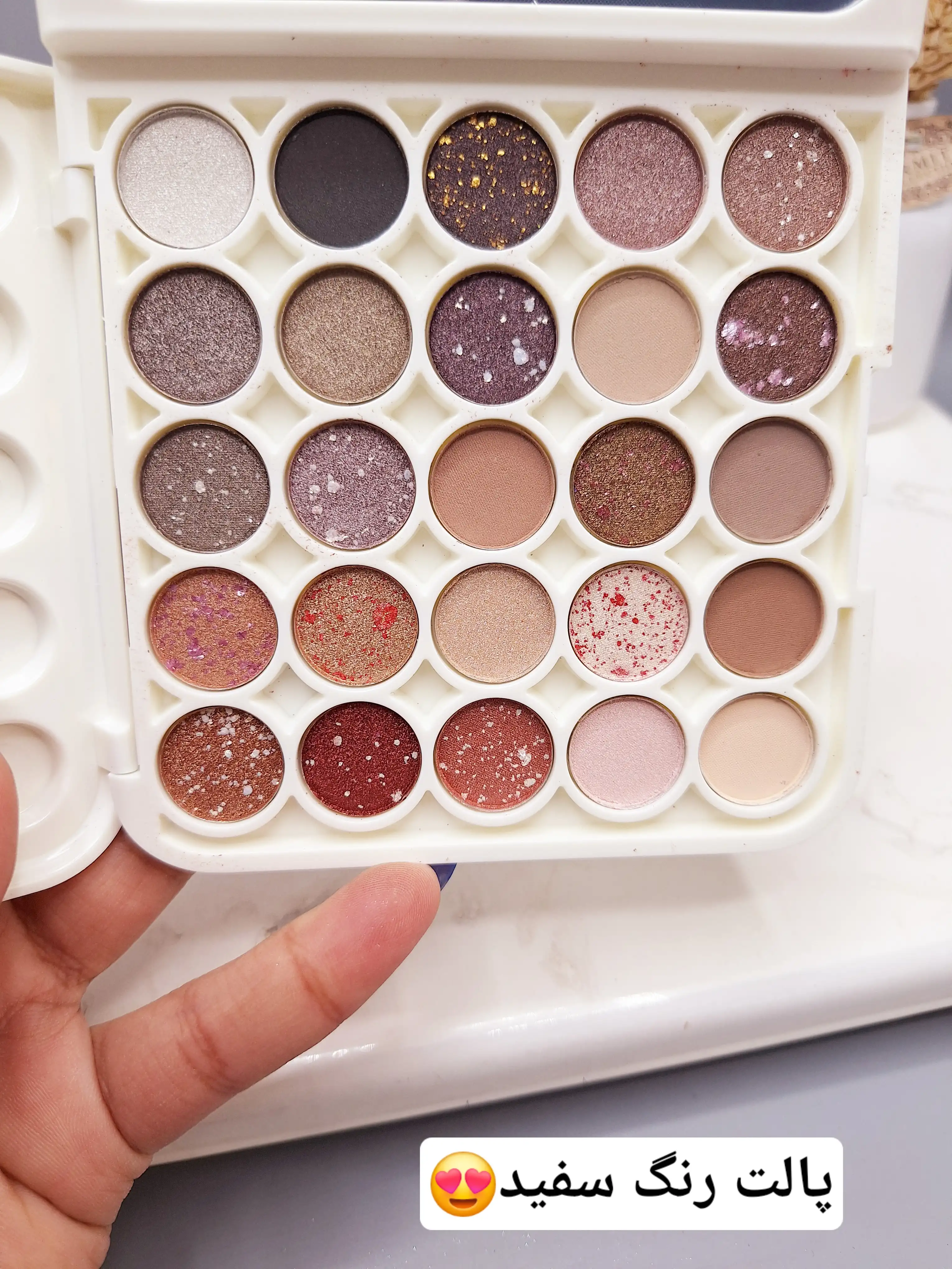 پالت سایه چشم مدل ماشین حساب برند Bigger