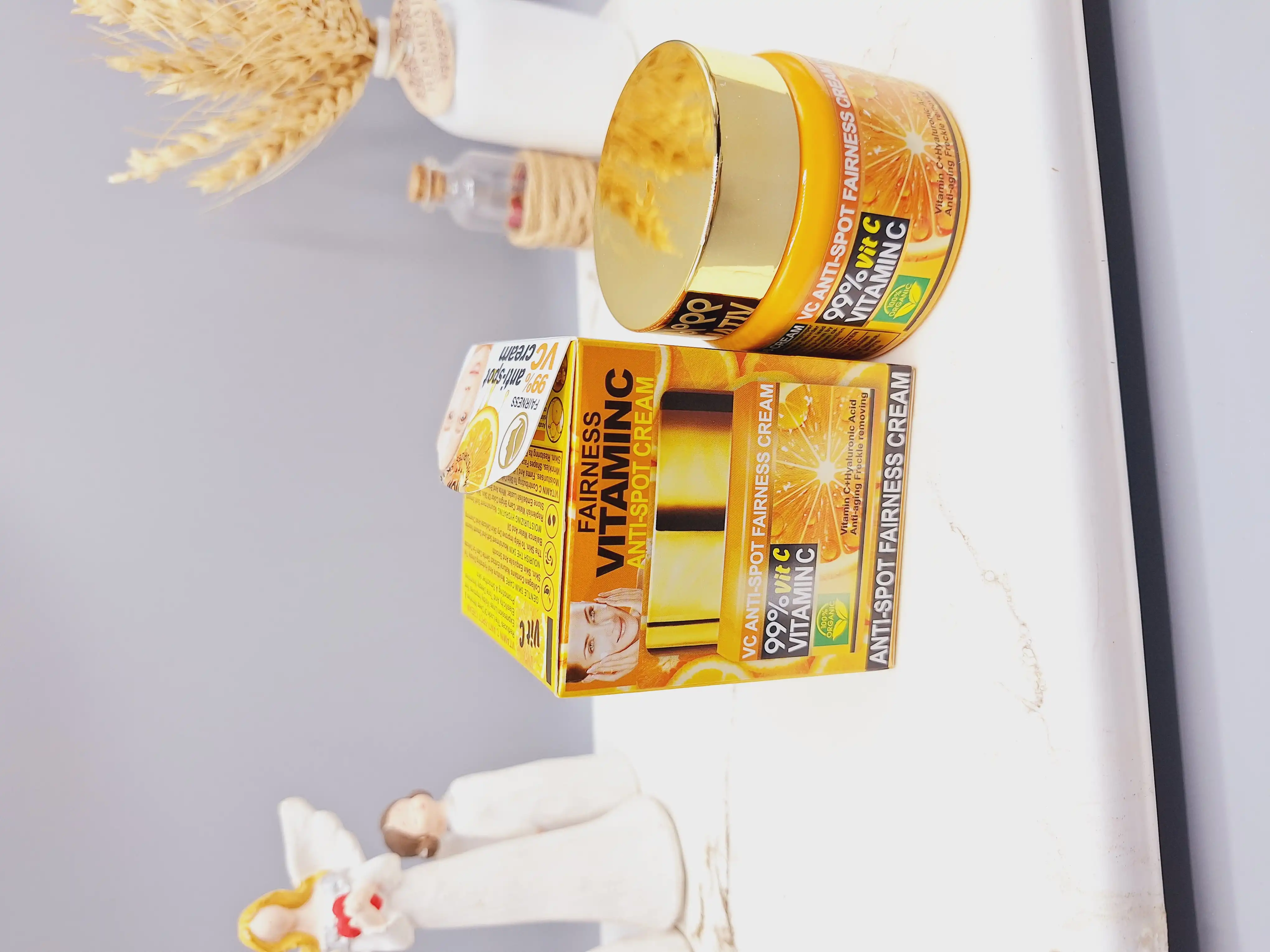 کرم ضدلک ویتامین C + اسید هیالورونیک ضد پیری و رفع کک و مک برند وکالی اصلی کد 716