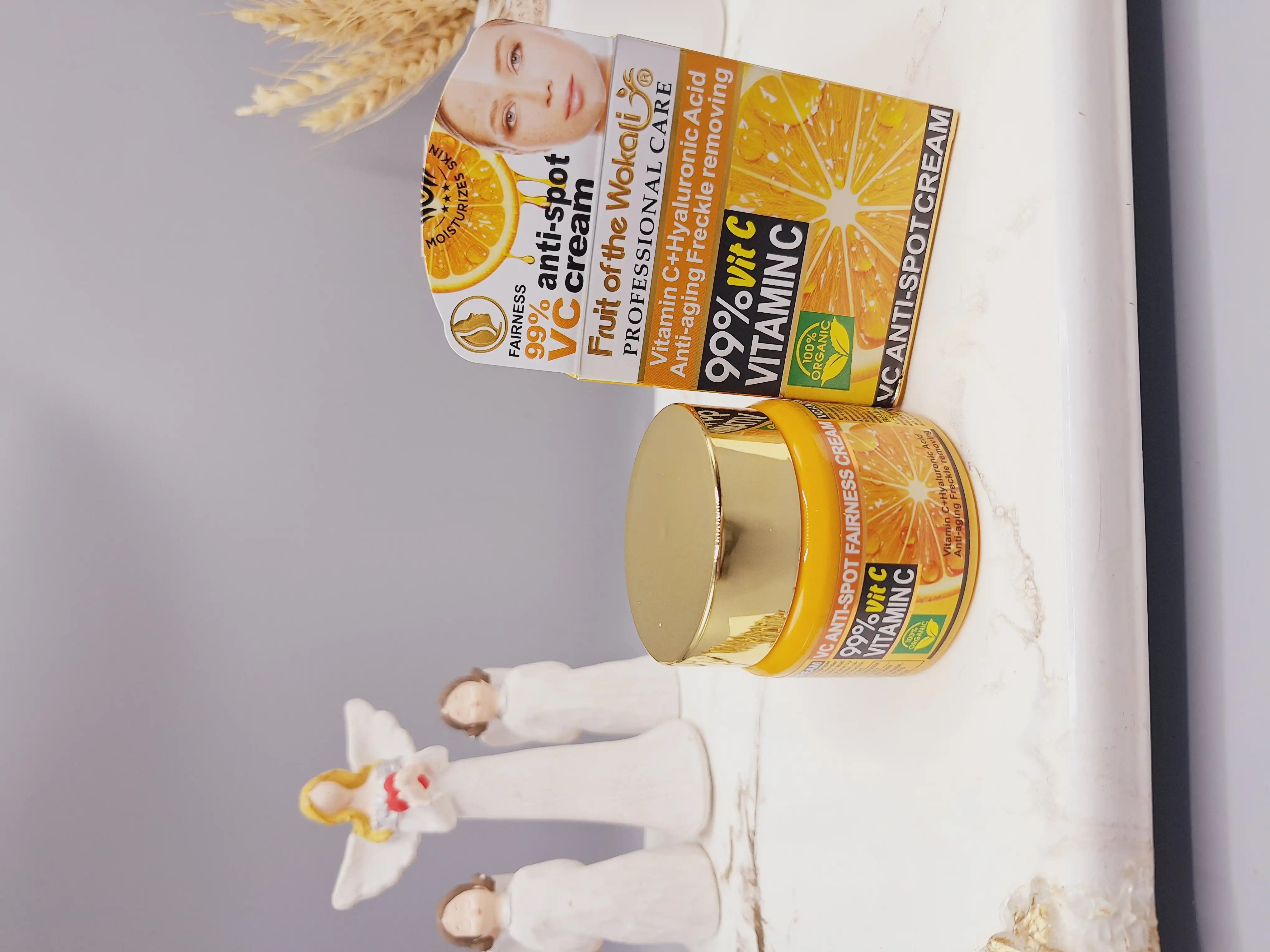 کرم سفید کننده مراقبت حرفه ای صورت ‏ویتامین C + اسید هیالورونیک ضد پیری رفع کک و مک برند وکالی اصلی کد 1412120919