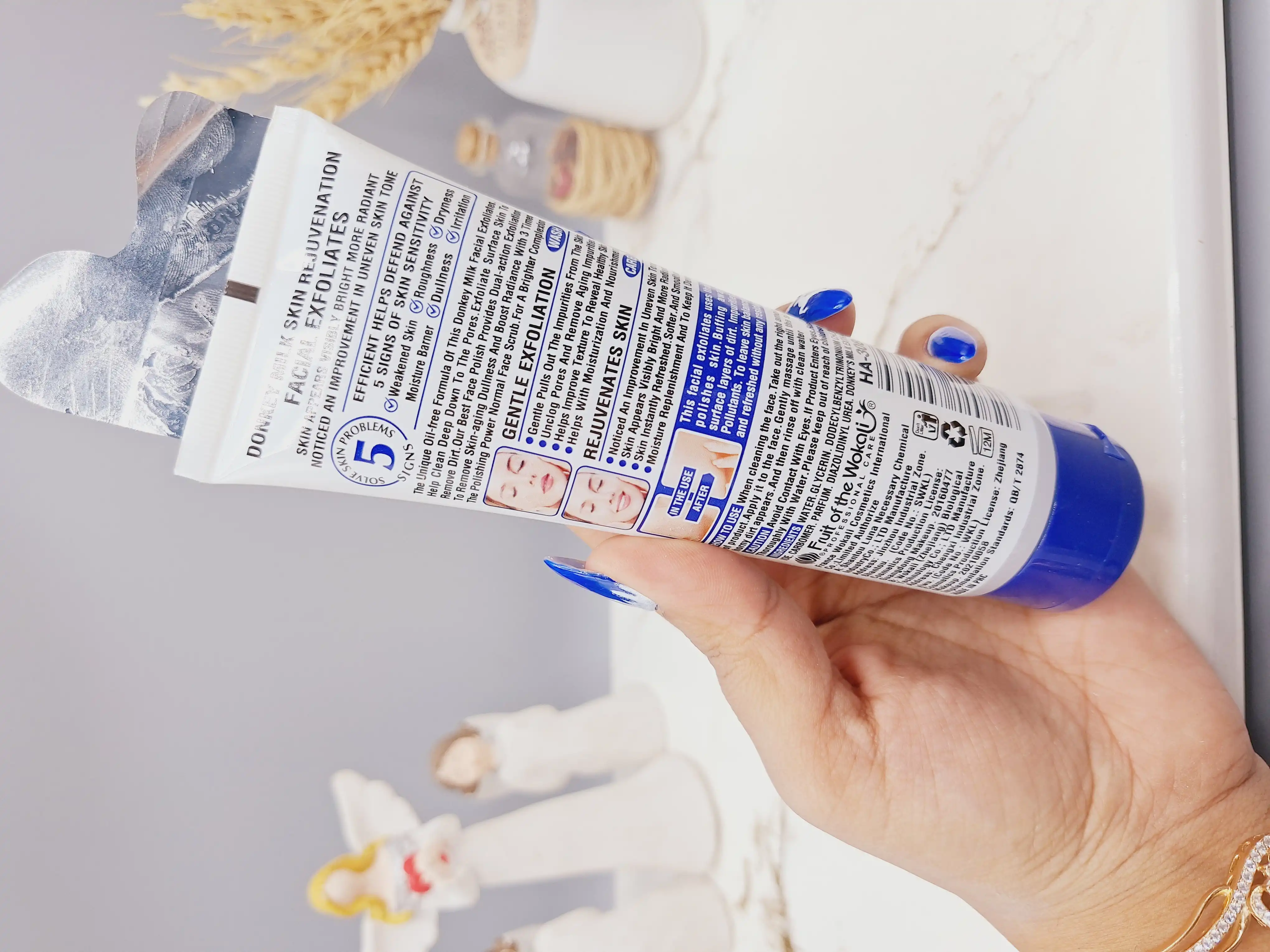 اسکراب لایه بردار روشن کننده صورت و بدن شیر الاغ ووکالی حجم 120 میل آبی کد HA-3088