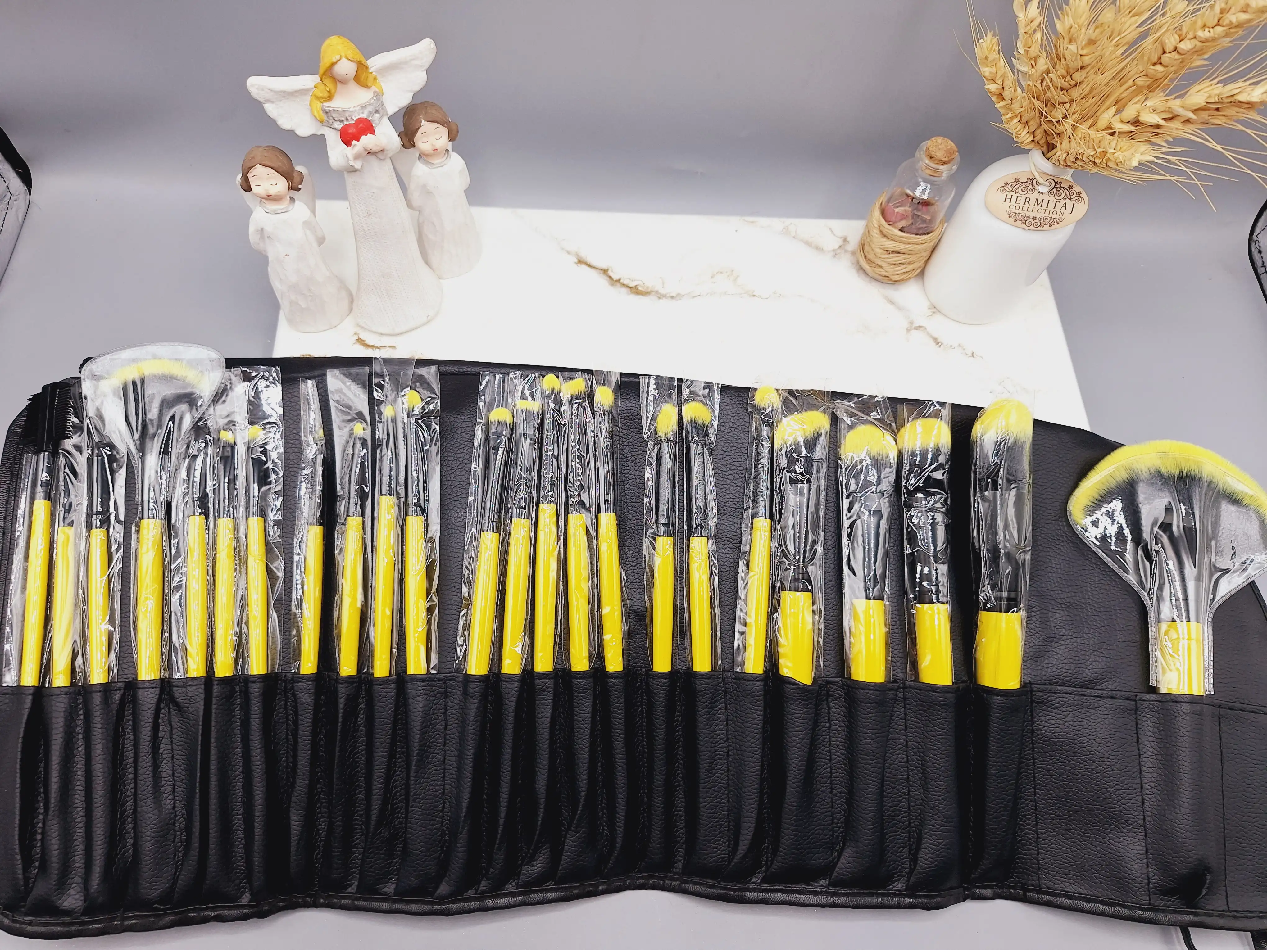 کیف براش حرفه ای 24 تیکه مخصوص میکاپ همراه با کیف مدل جدید