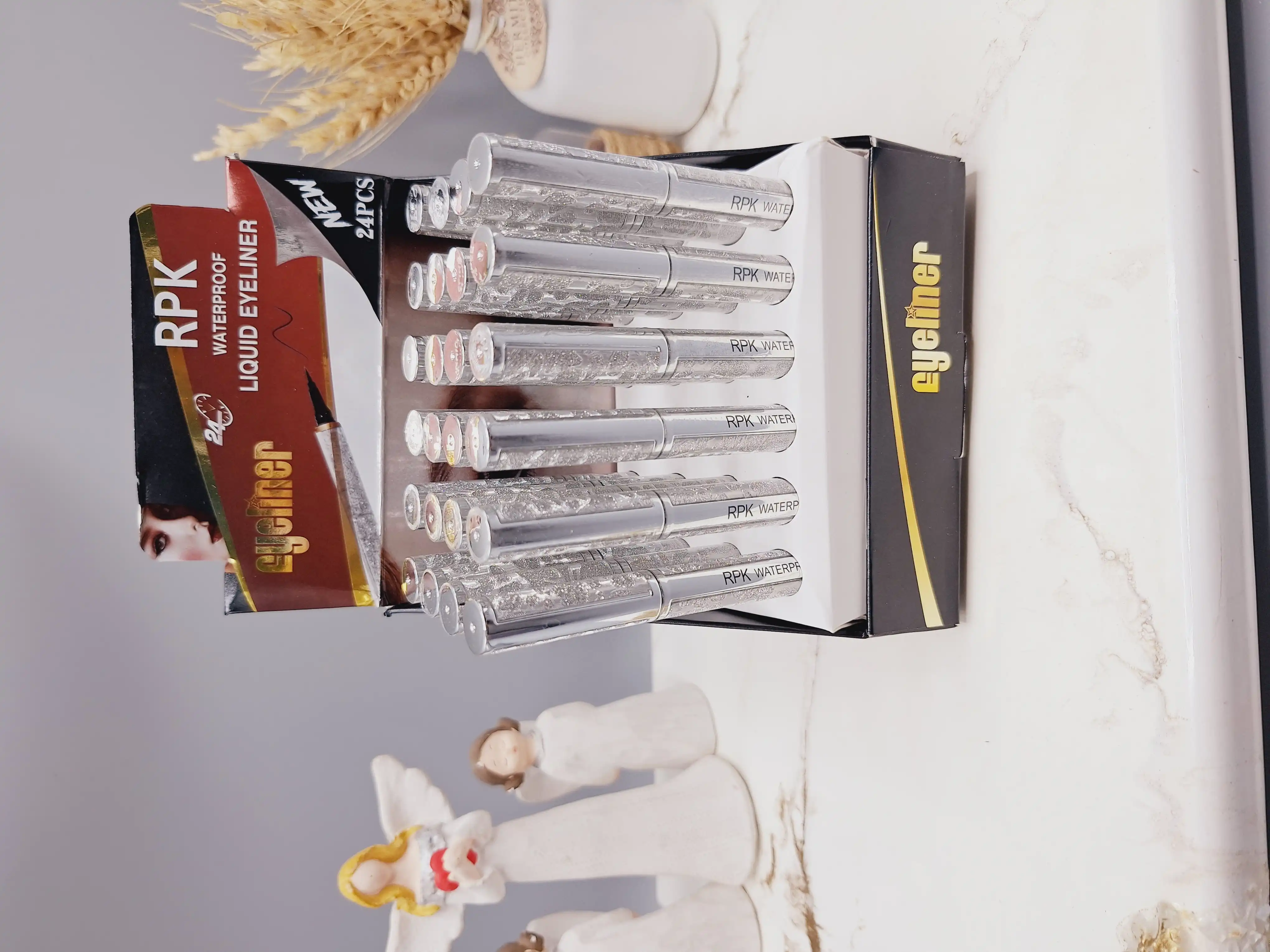 خط چشم مشکی ماژیکی پوکه نقره ای برند RPK کد 8052