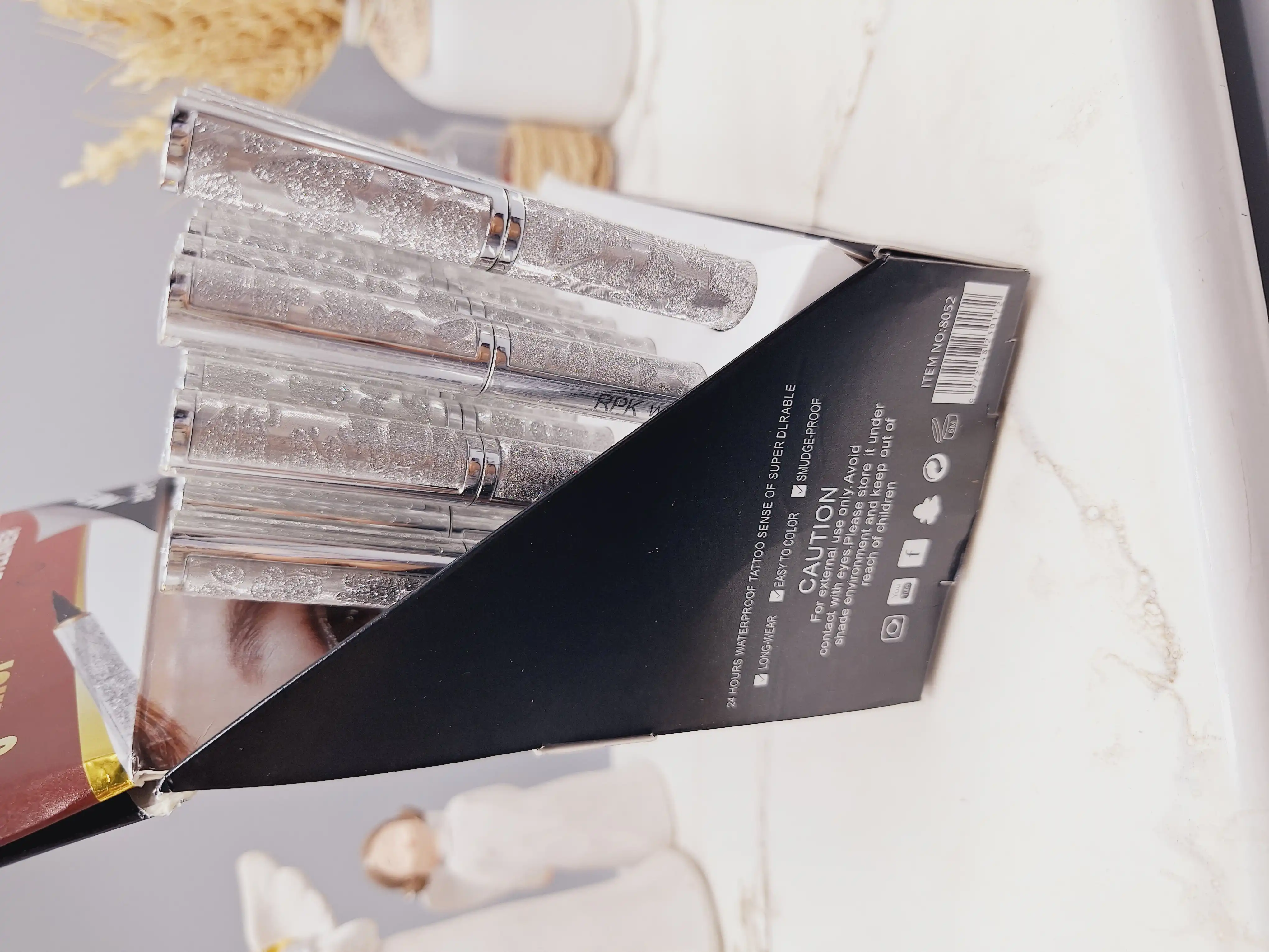 خط چشم مشکی ماژیکی پوکه نقره ای برند RPK کد 8052