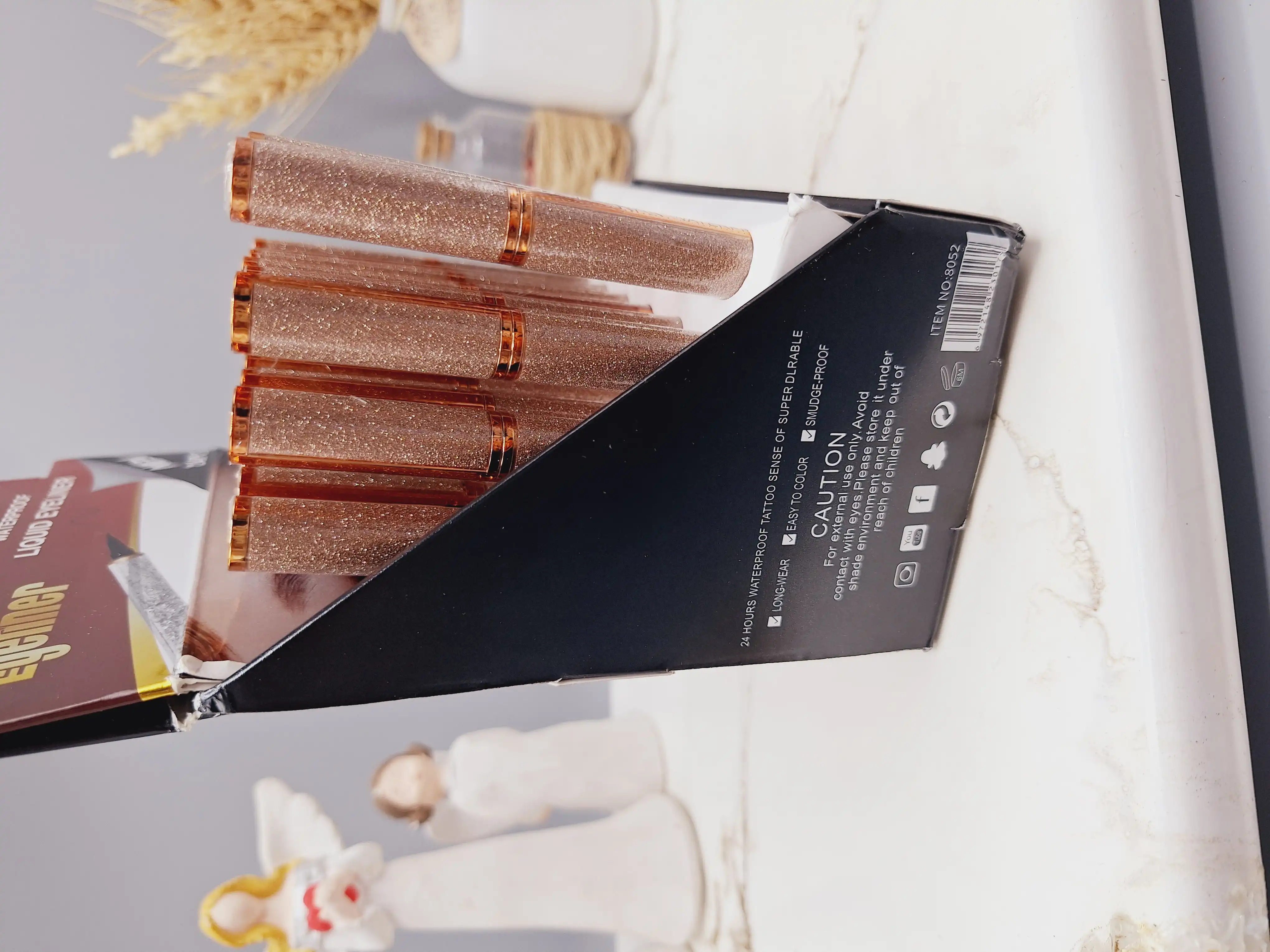 خط چشم مشکی ماژیکی پوکه طلایی برند RPK کد 8052