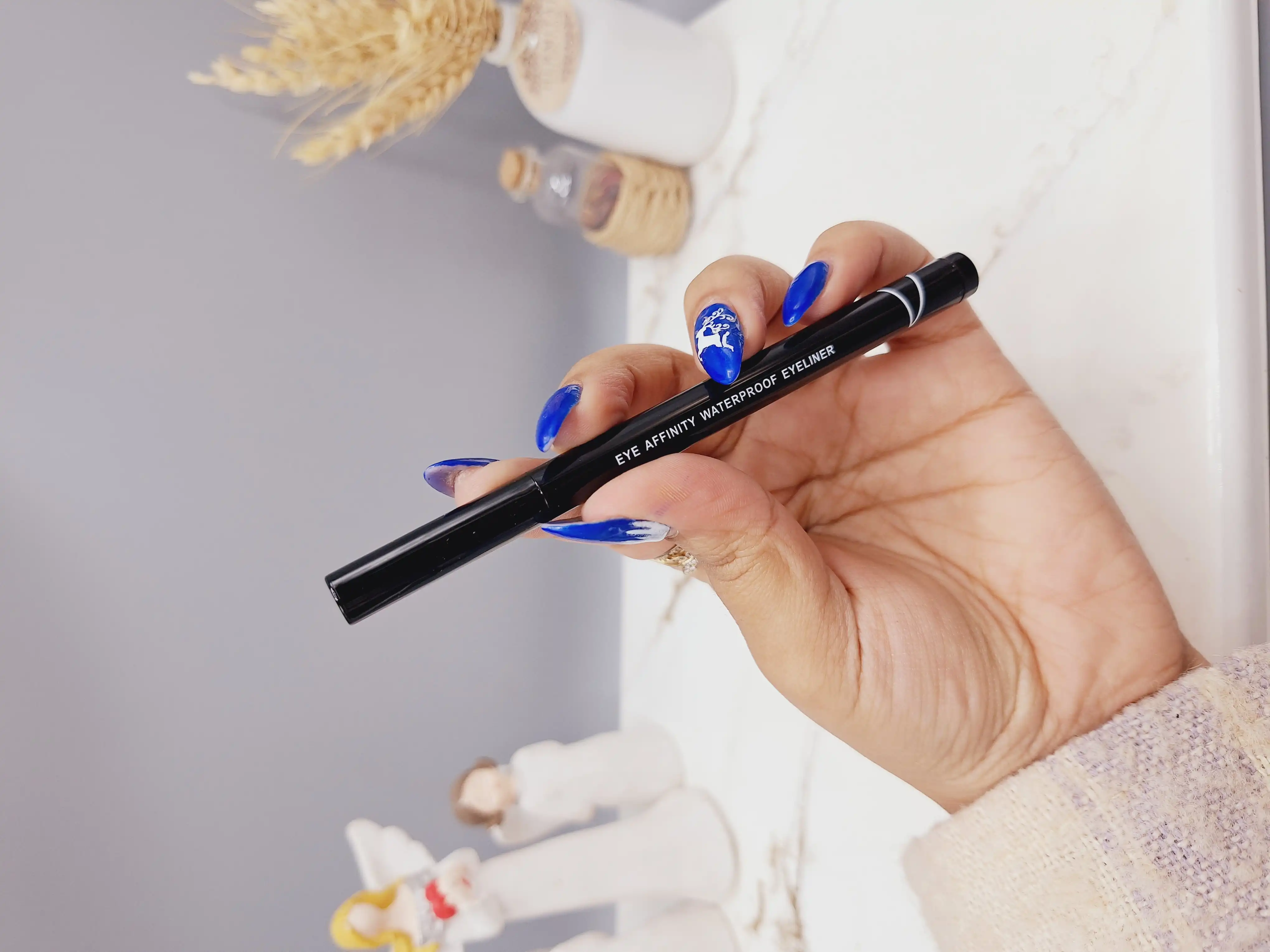 خط چشم مشکی ماژیکی برند شیگلم SHEGLAM