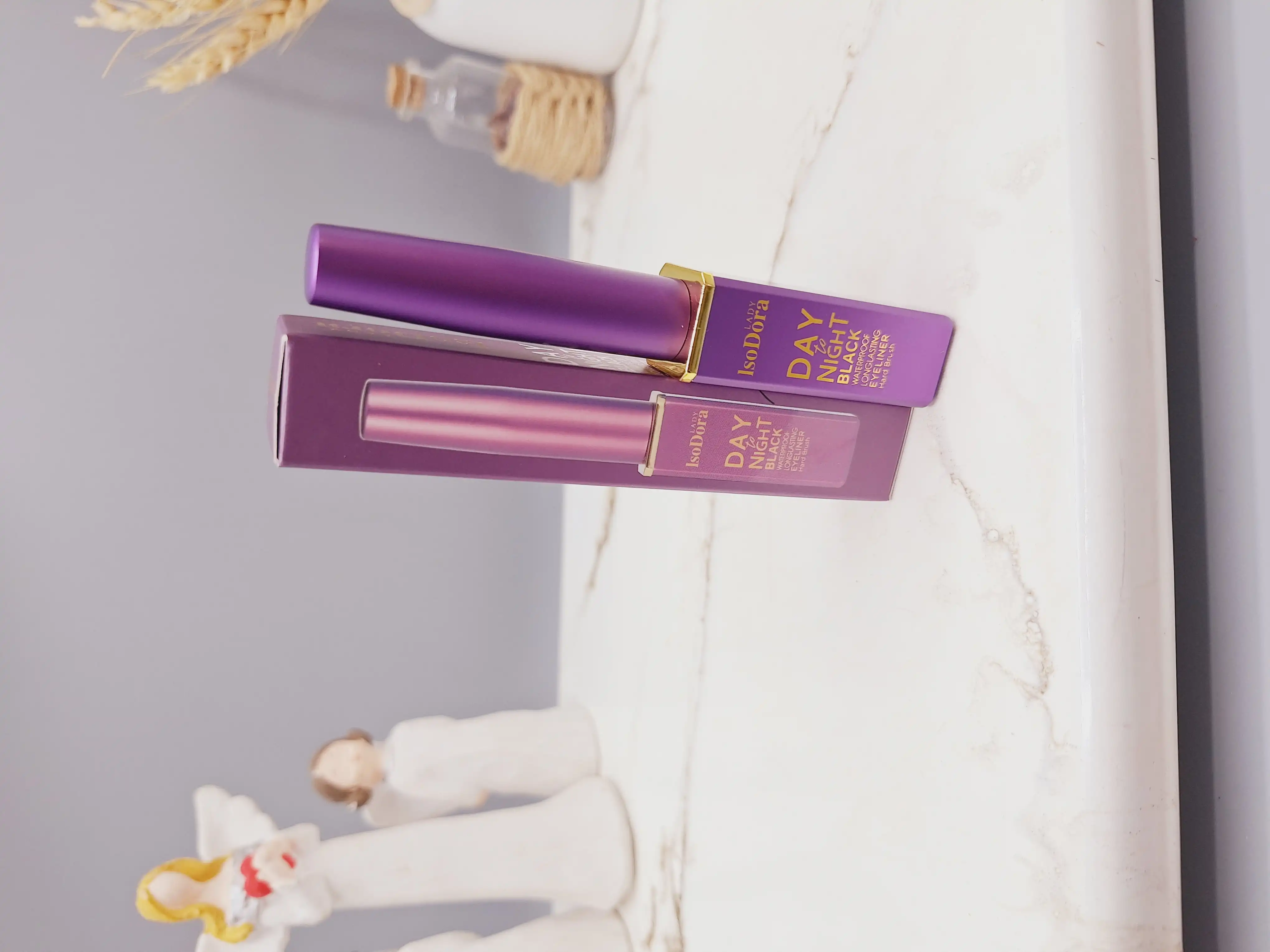 خط چشم ماژیکی رنگ مشکی برند Isodora (پوکه بنفش) کد 0360