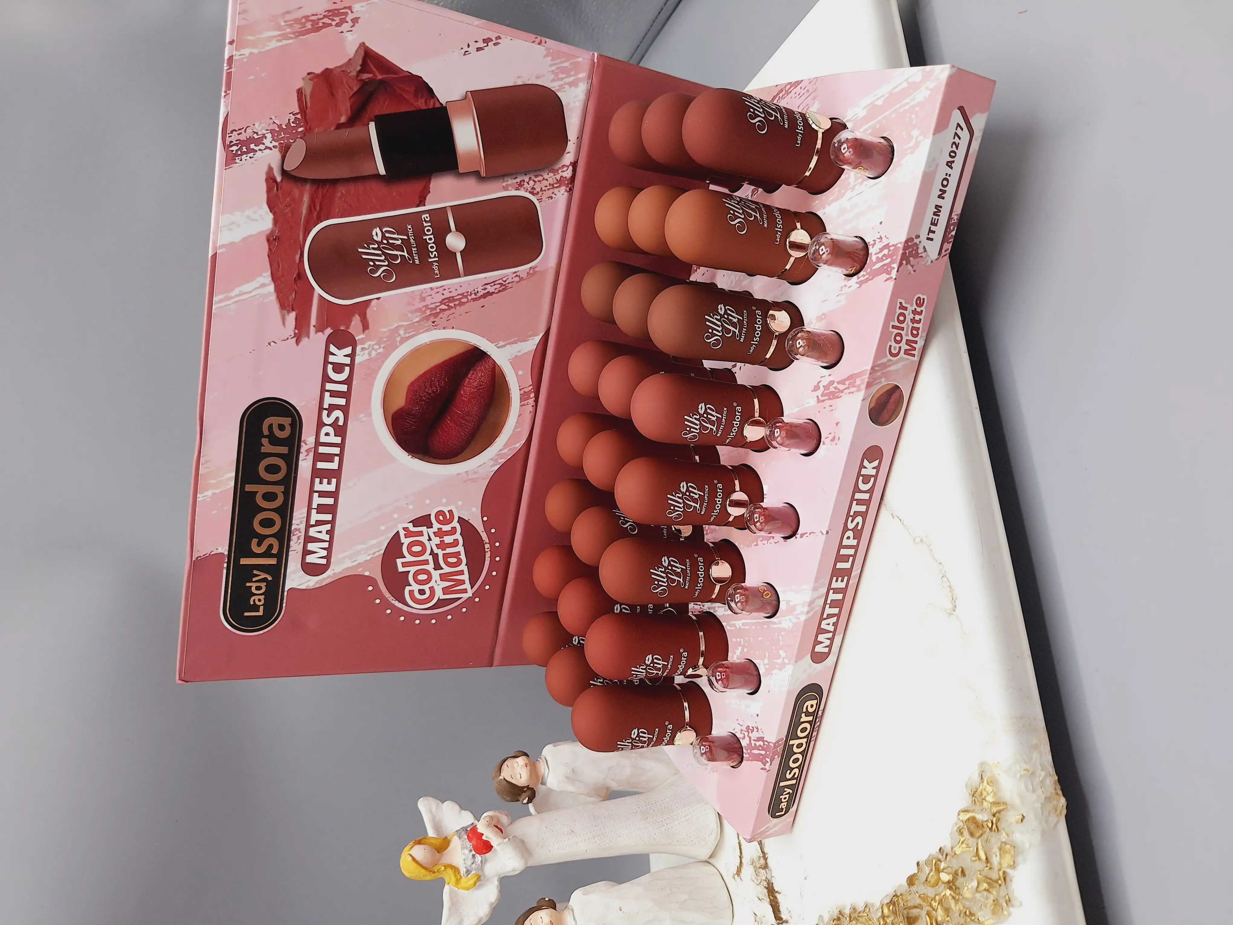 پک 8 تایی رژ جامد خوش رنگ و با کیفیت برند Lady Isodora کد A0277