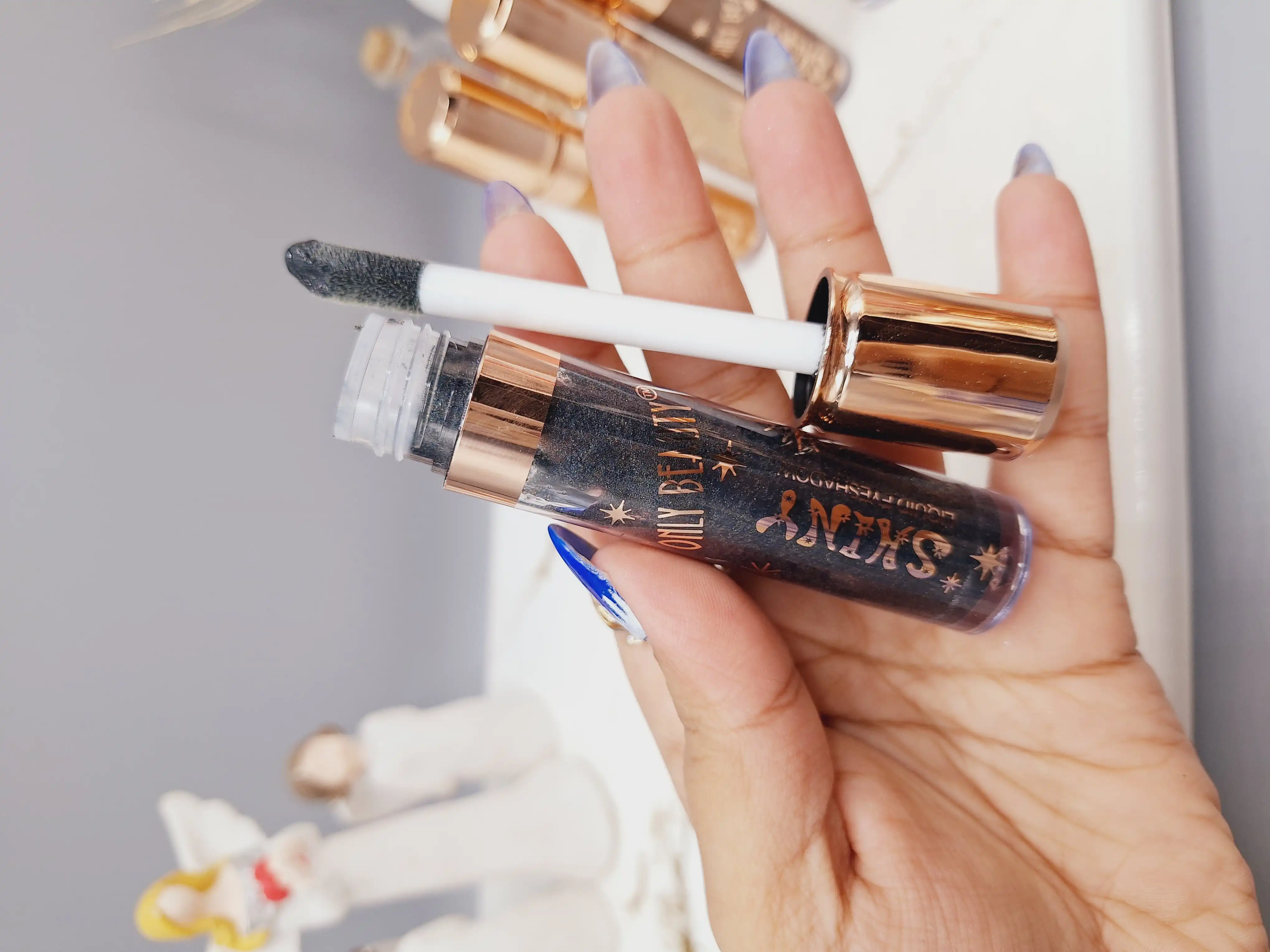 سایه گلیتری مایع طرح انلی بیوتی کد SL – 7720