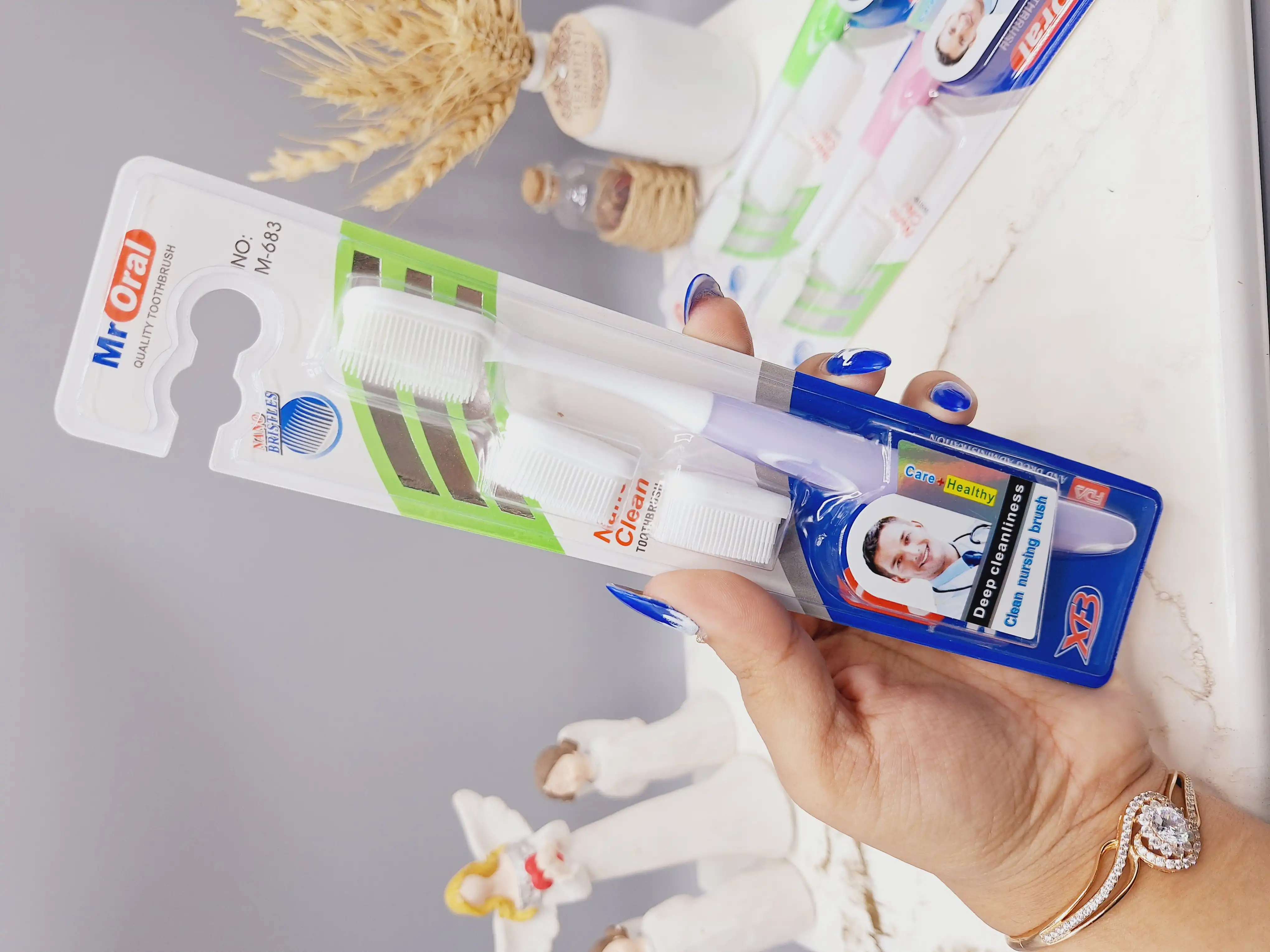 مسواک نانو مسدر اورال مدل M-683 با برس متوسط بدون نیاز به استفاده خمیر دندان دو عدد سری یدک