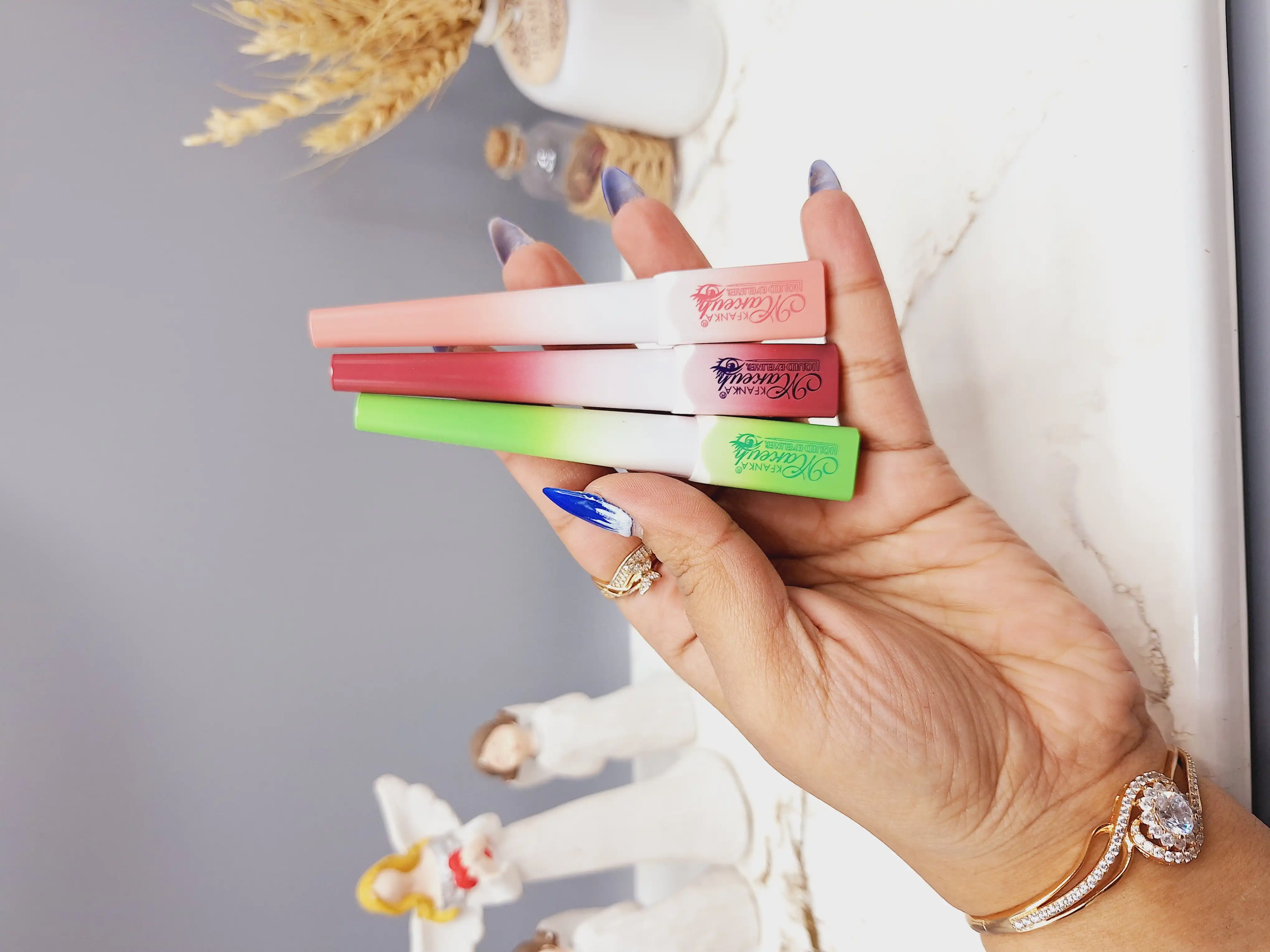 خط چشم مشکی ماژیکی پوکه کوزه ای ضدآب برند KFANKA کد NO:F-100