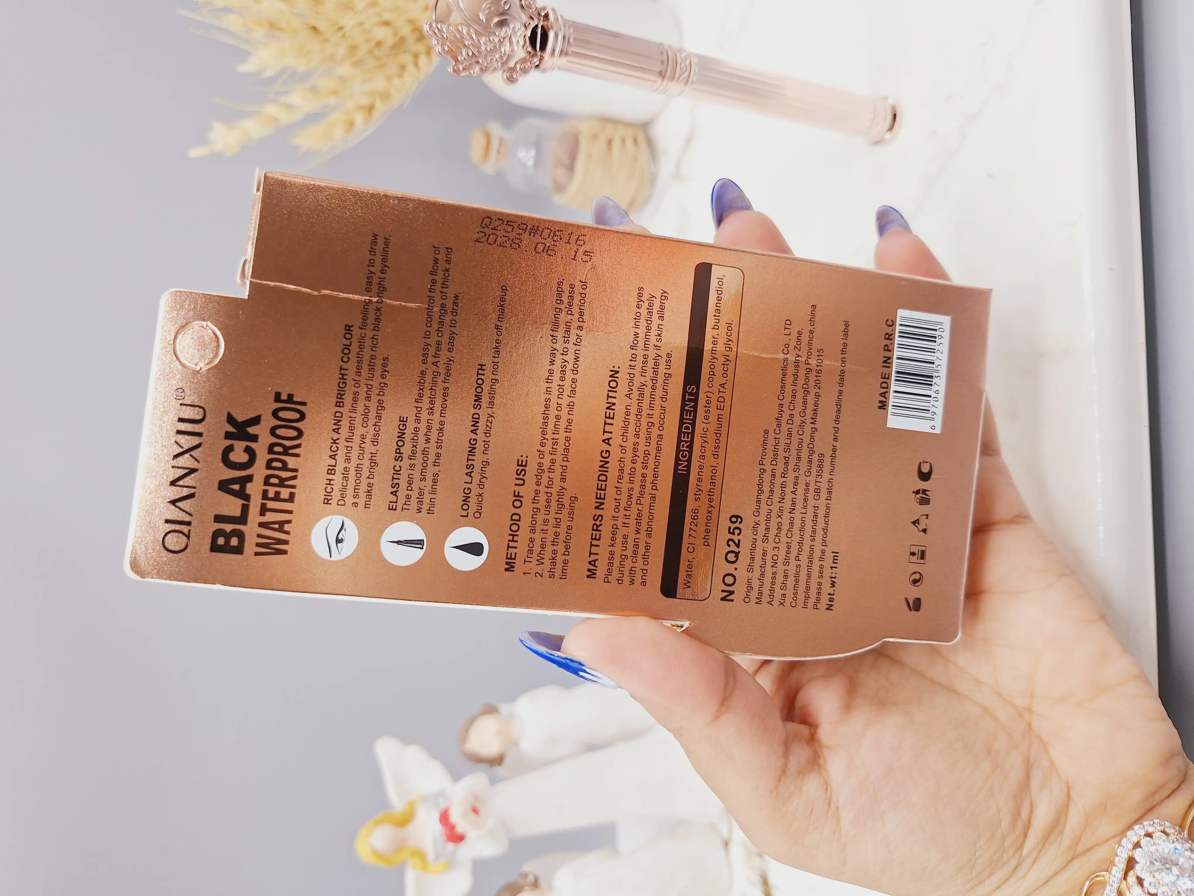 خط چشم ماژیکی ضد آب سلطنتی طرح طاووس همراه آینه فوق لاکچری برند ‏QIANXIU‏ کد 259