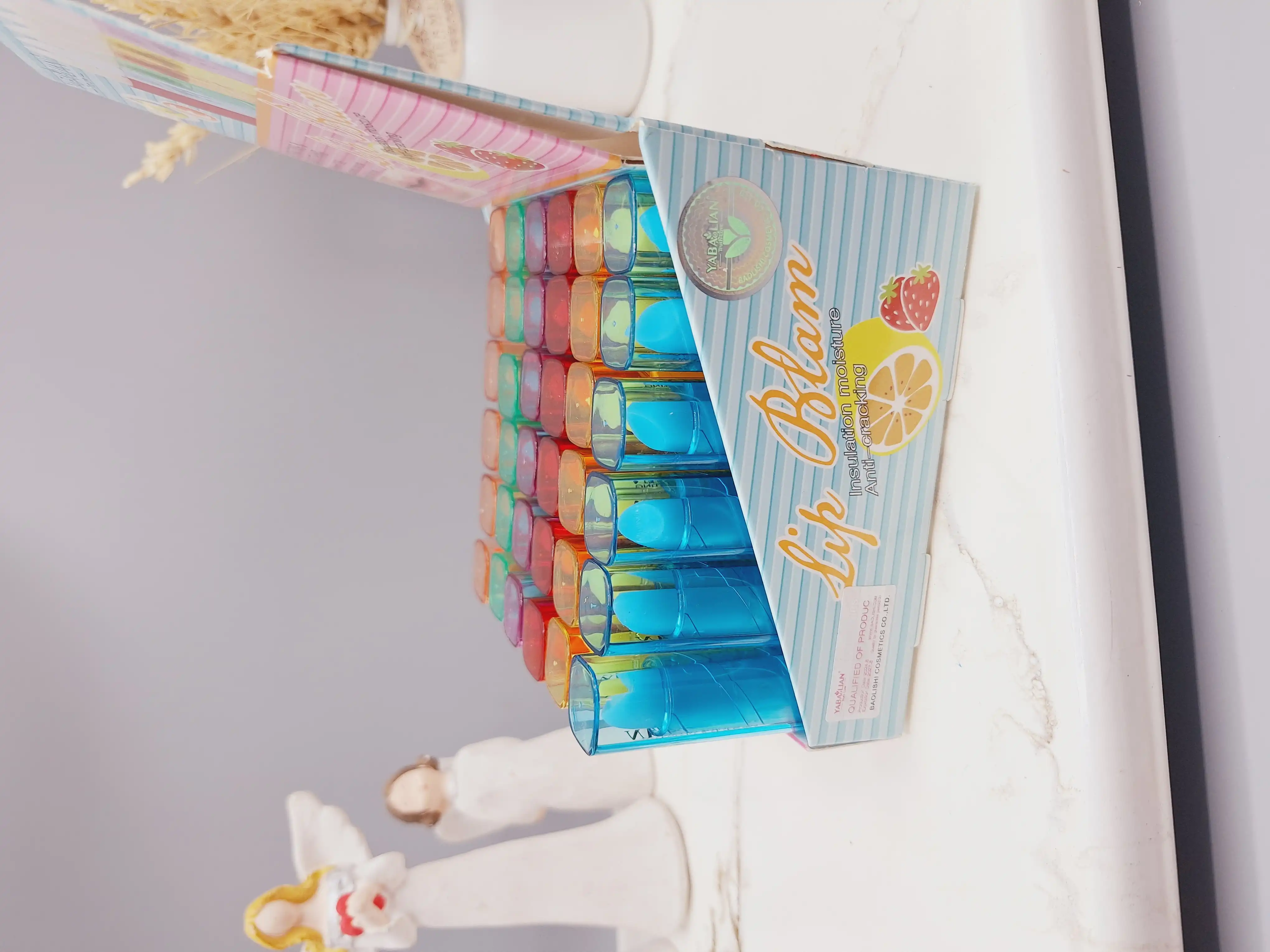 بالم لب پوکه رنگی با رایحه های خاص کد 4004