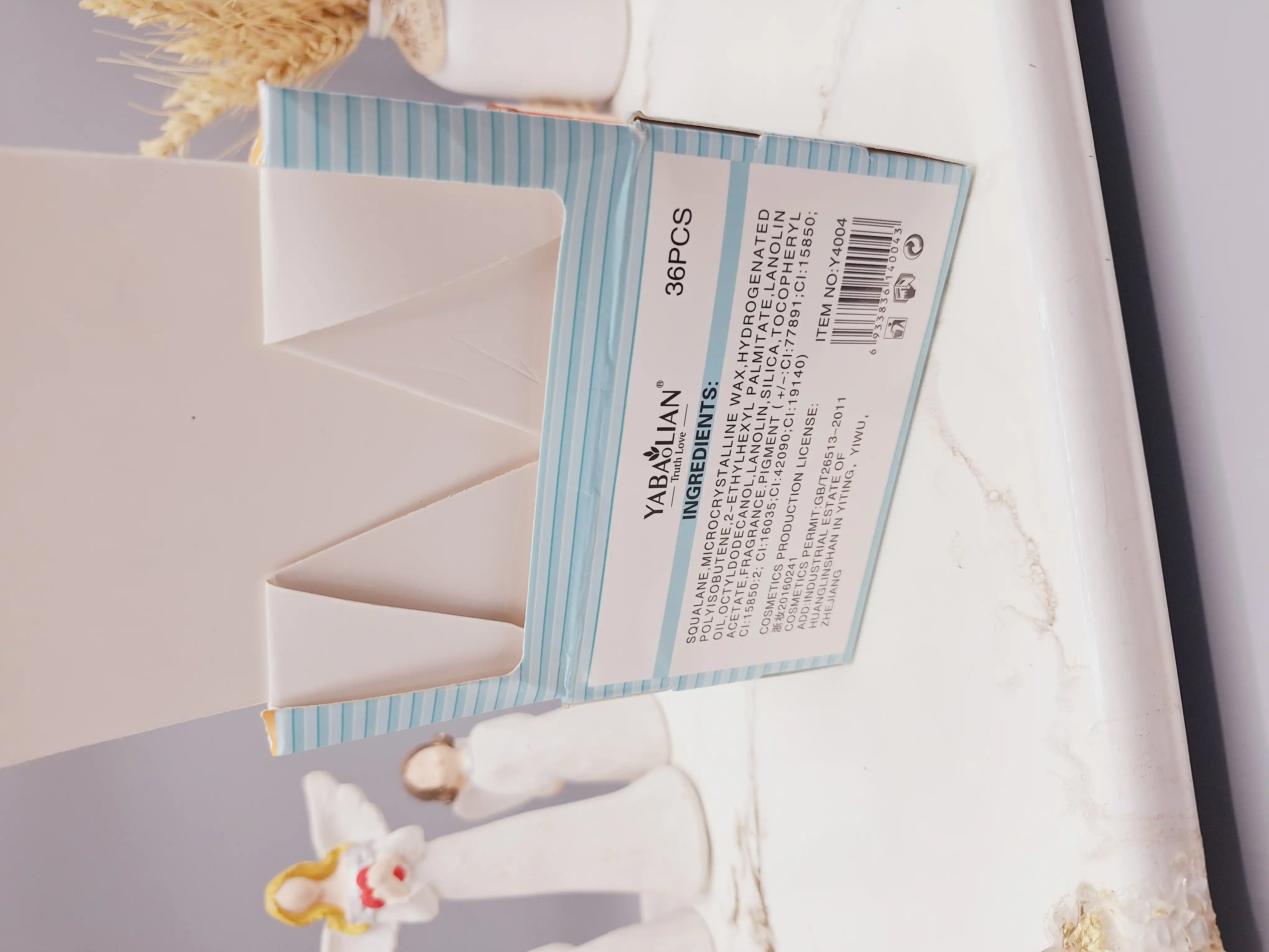 بالم لب پوکه رنگی با رایحه های خاص کد 4004