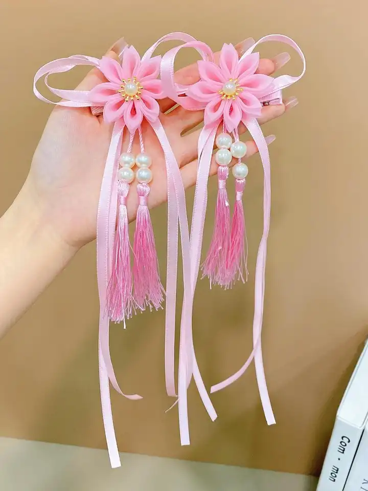 ست 2 تایی گیره مو طرح گل زیبا همراه با آویز نواری و نگین دار