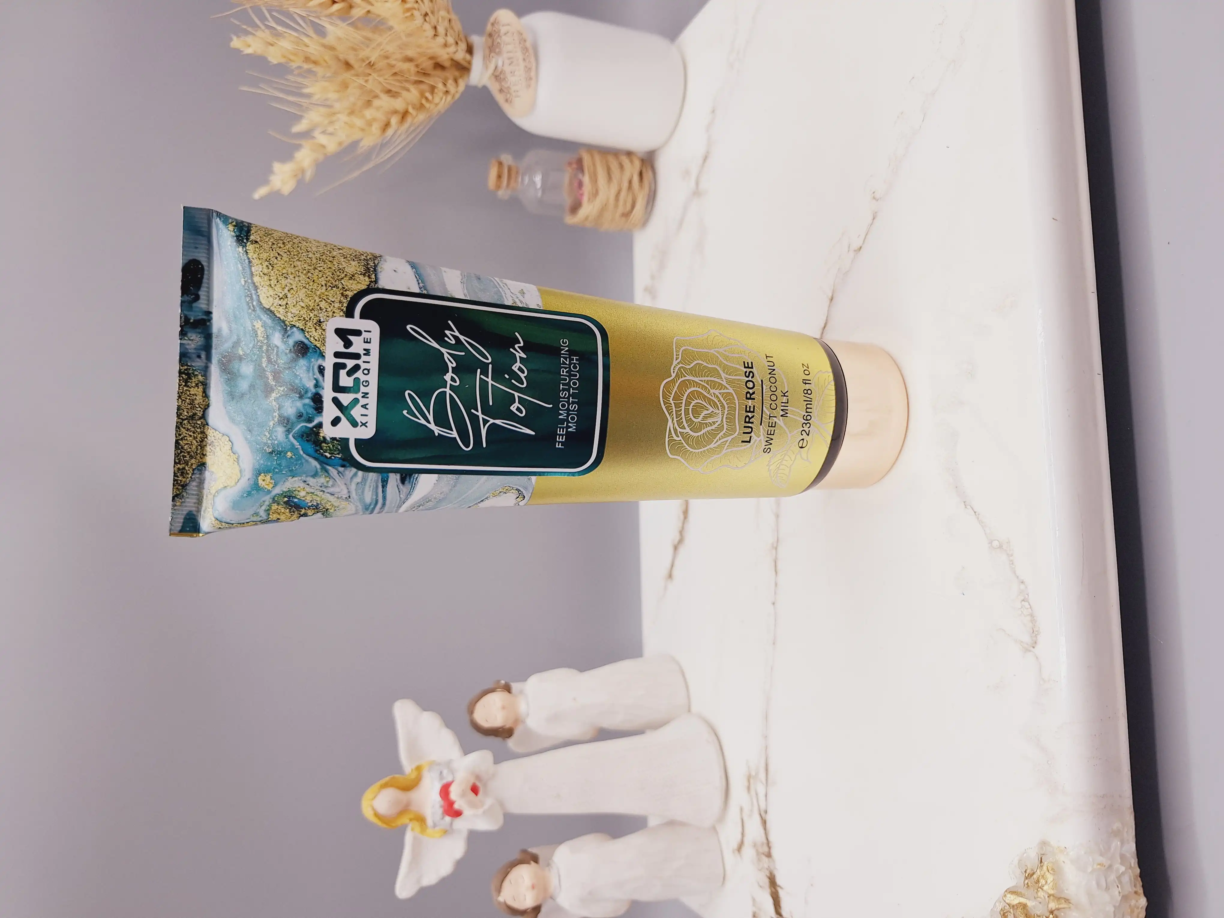 لوسیون بدن XQM حاوی ترکیبات مرطوب کننده و نرم کننده کد 0353