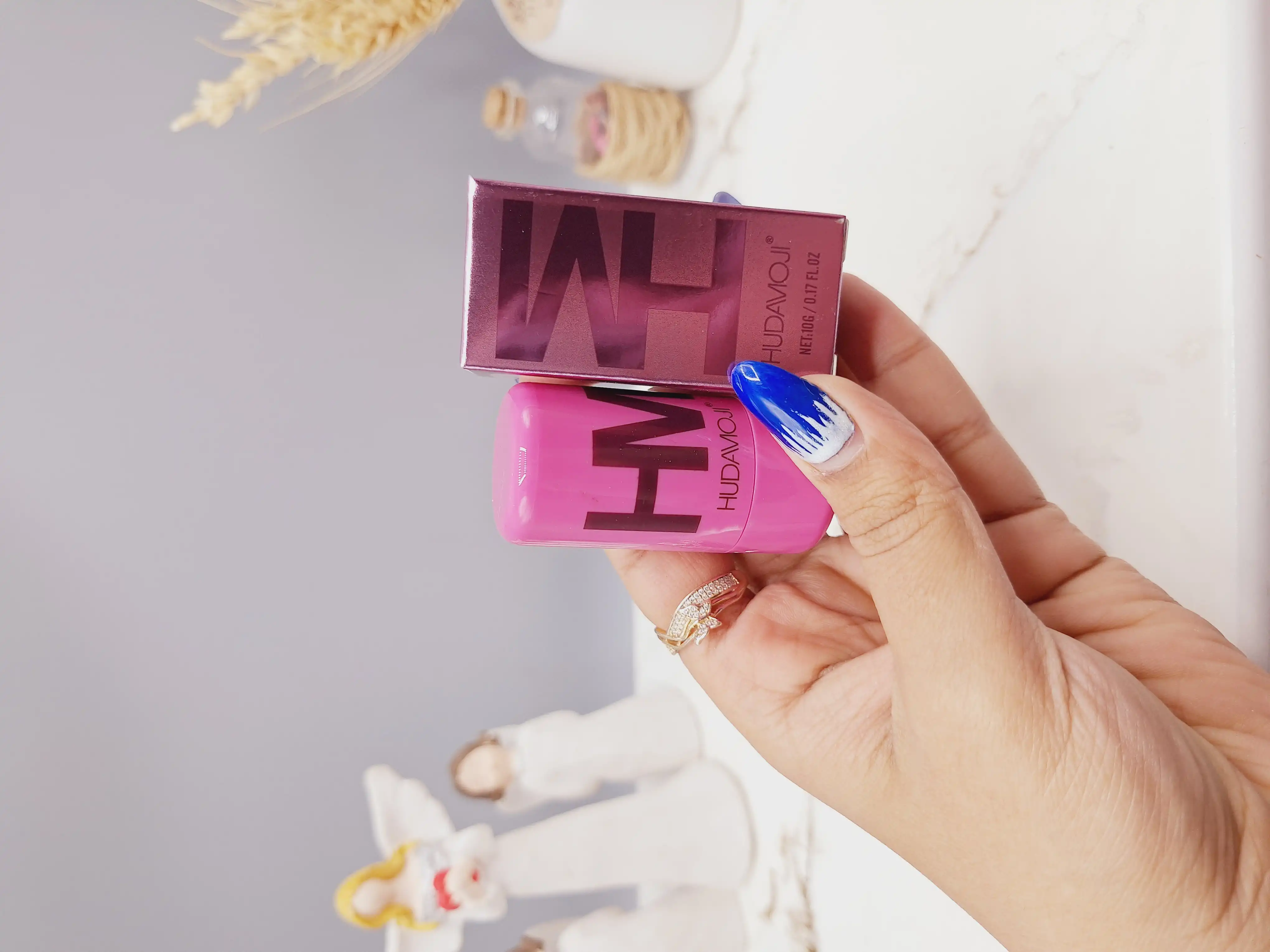 تینت لب ژله ای معروف با بافت یکدست برند هدا موجی HUDAVMOJI کد 137