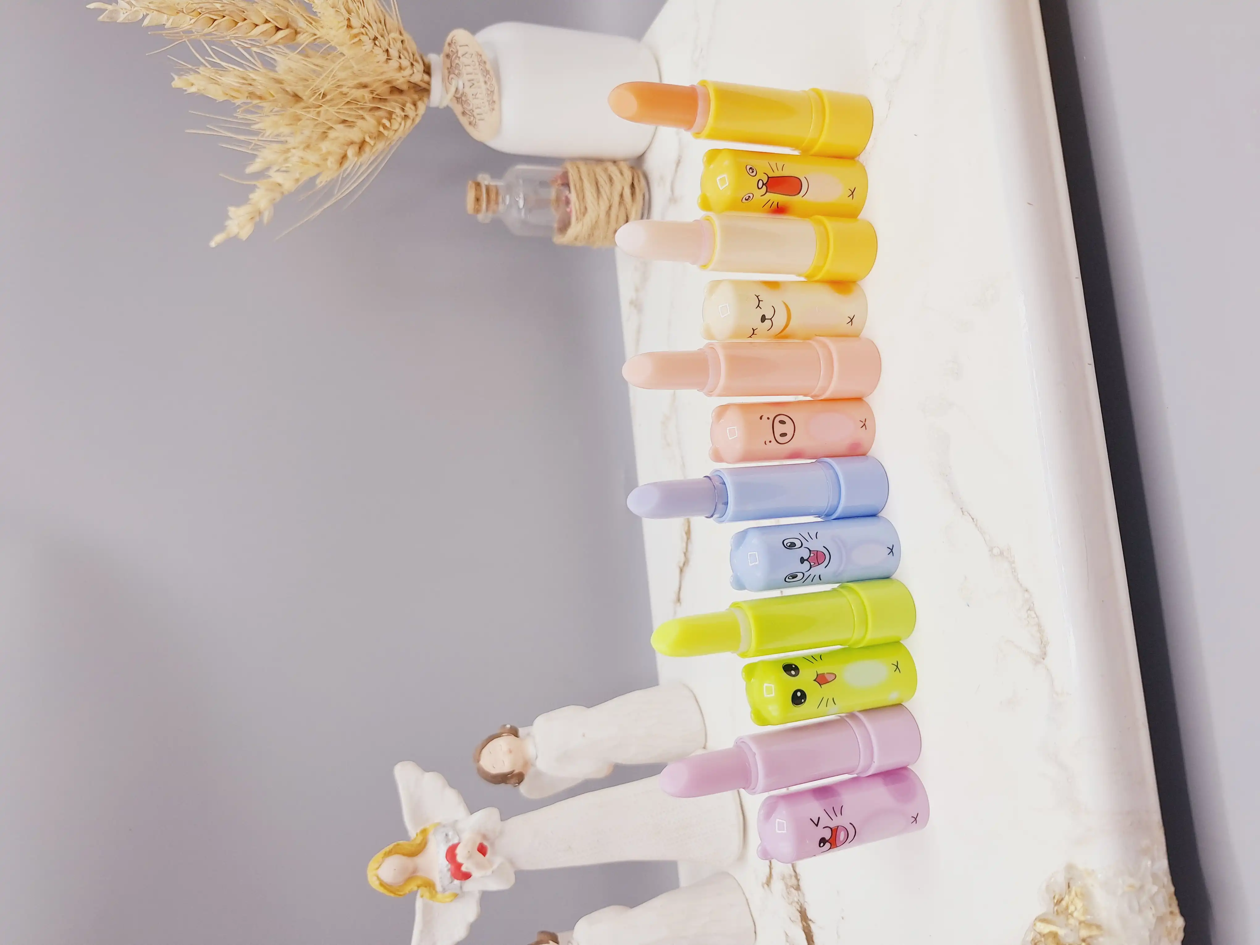 بالم لب طرح پیشی مناسب نرم کردن لب های پوسته پوسته کد 099