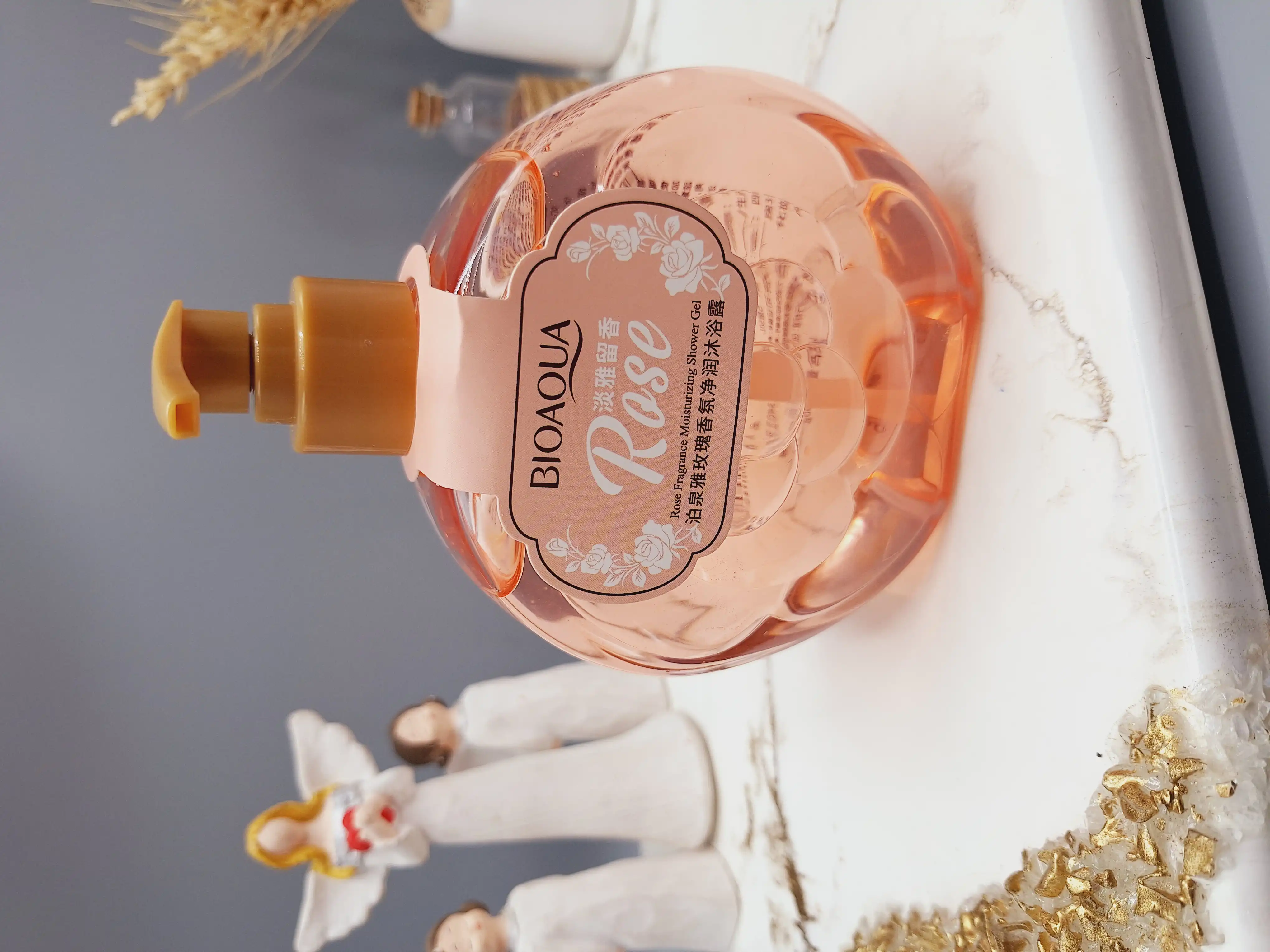 شاور ژل شوینده بدن حاوی عصاره گل رز برند بیوآکوا حجم 500 میل کد 3980