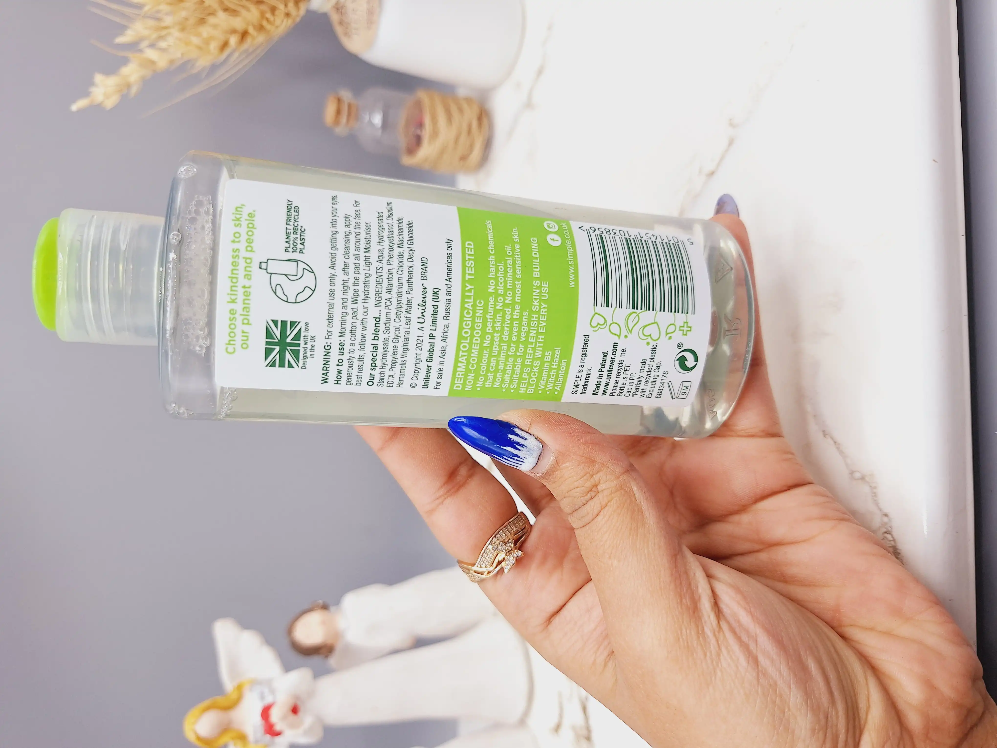 تونر تسکین دهنده و آبرسان سیمپل مدل Soothing Facial Toner مناسب انواع پوست حجم 200 میل اصلی کد 3856