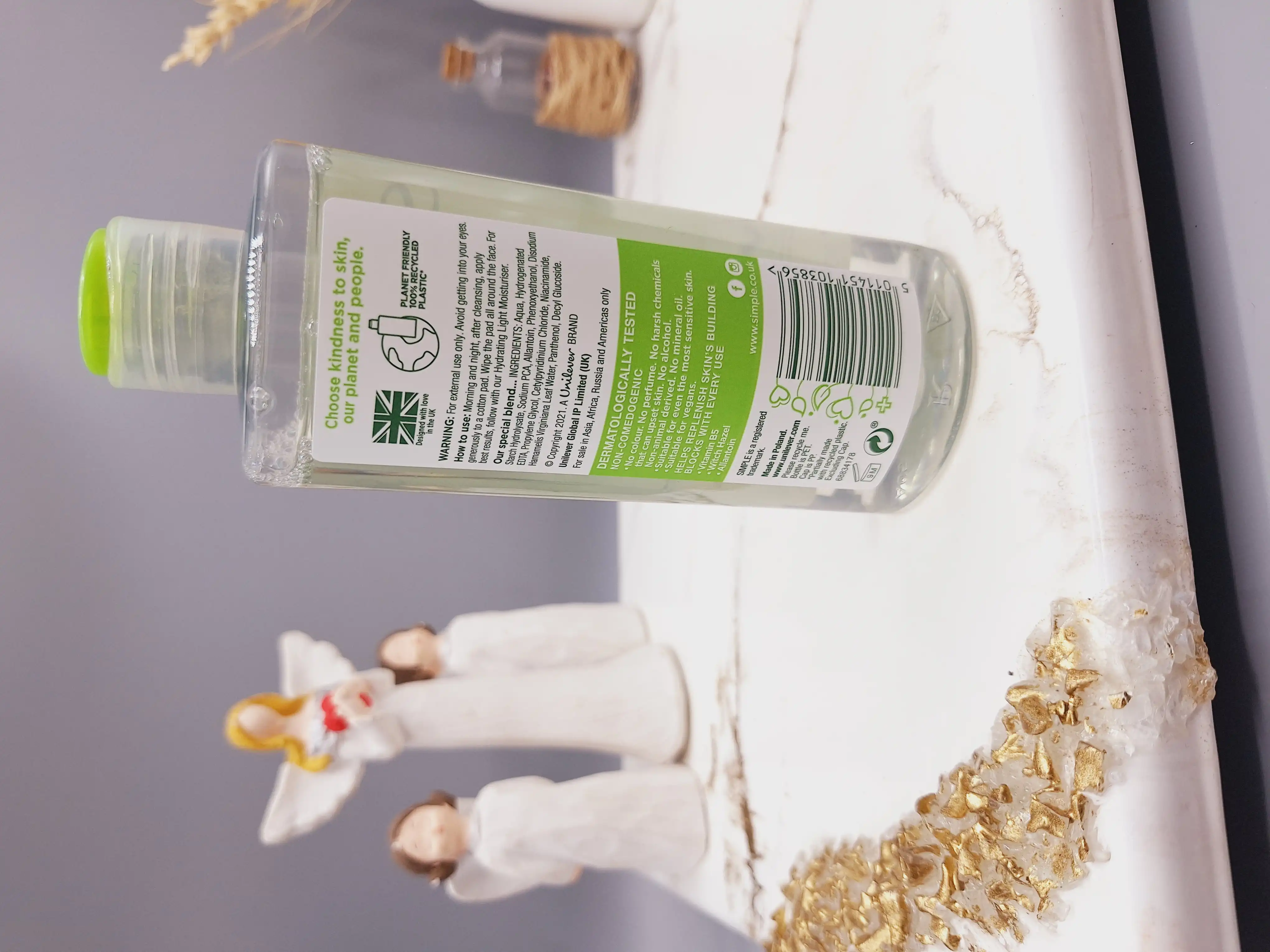 تونر تسکین دهنده و آبرسان سیمپل مدل Soothing Facial Toner مناسب انواع پوست حجم 200 میل اصلی کد 3856