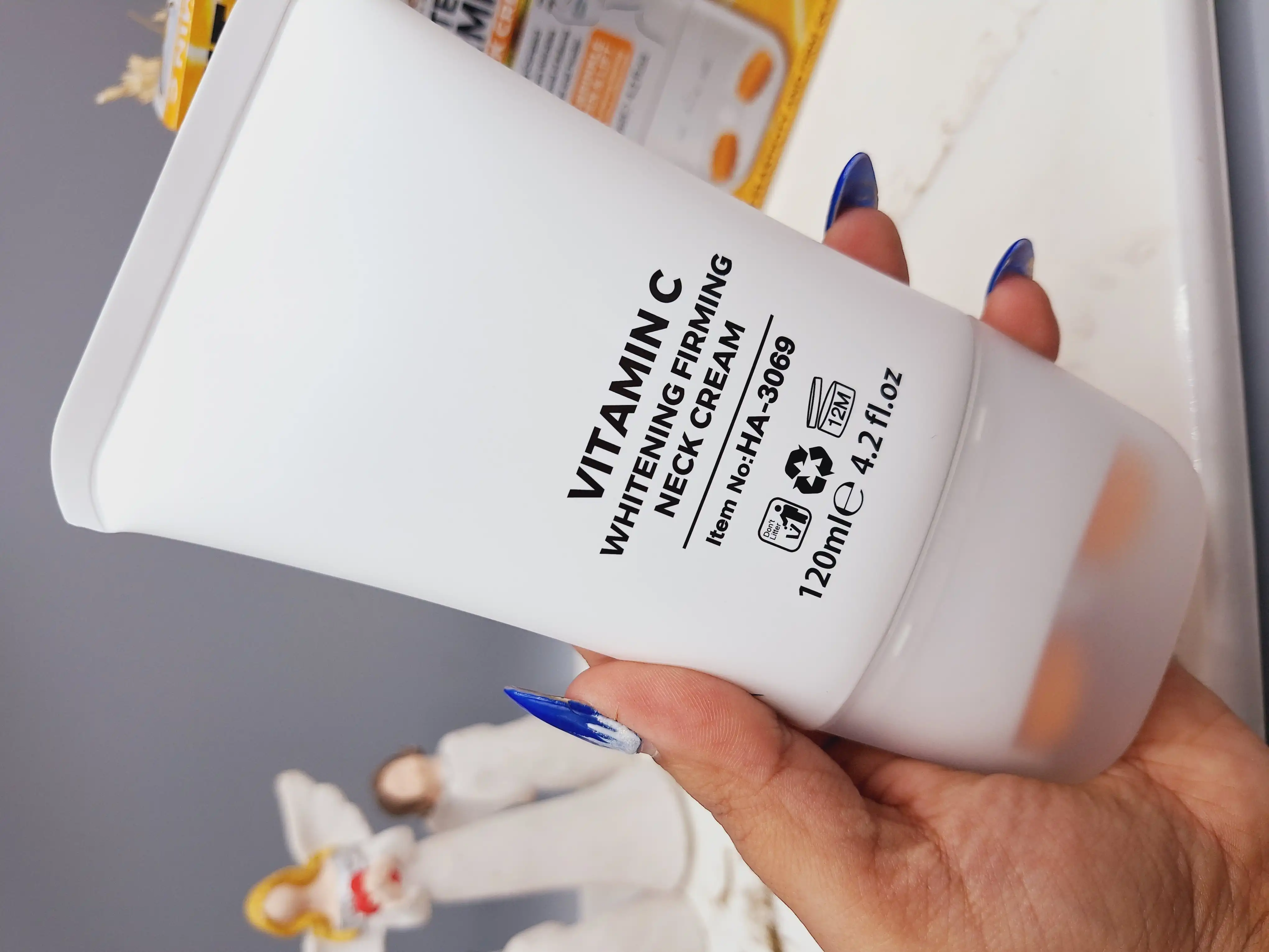 کرم رفع غبغب ماساژور دار مخصوص گردن و صورت وکالی wokali حجم 120 میل اصلی کد HA-3069