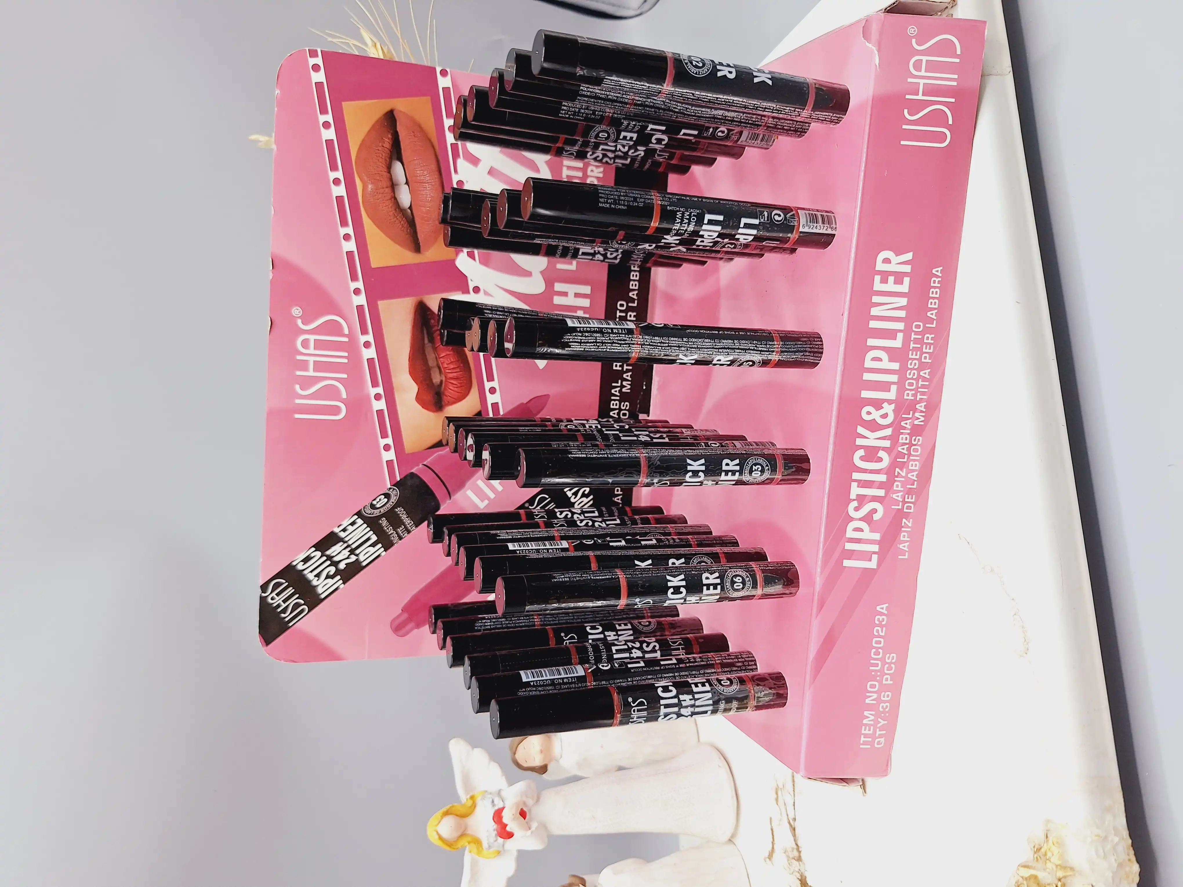 خط لب و رژ لب دو سر برند USHAS کد 023