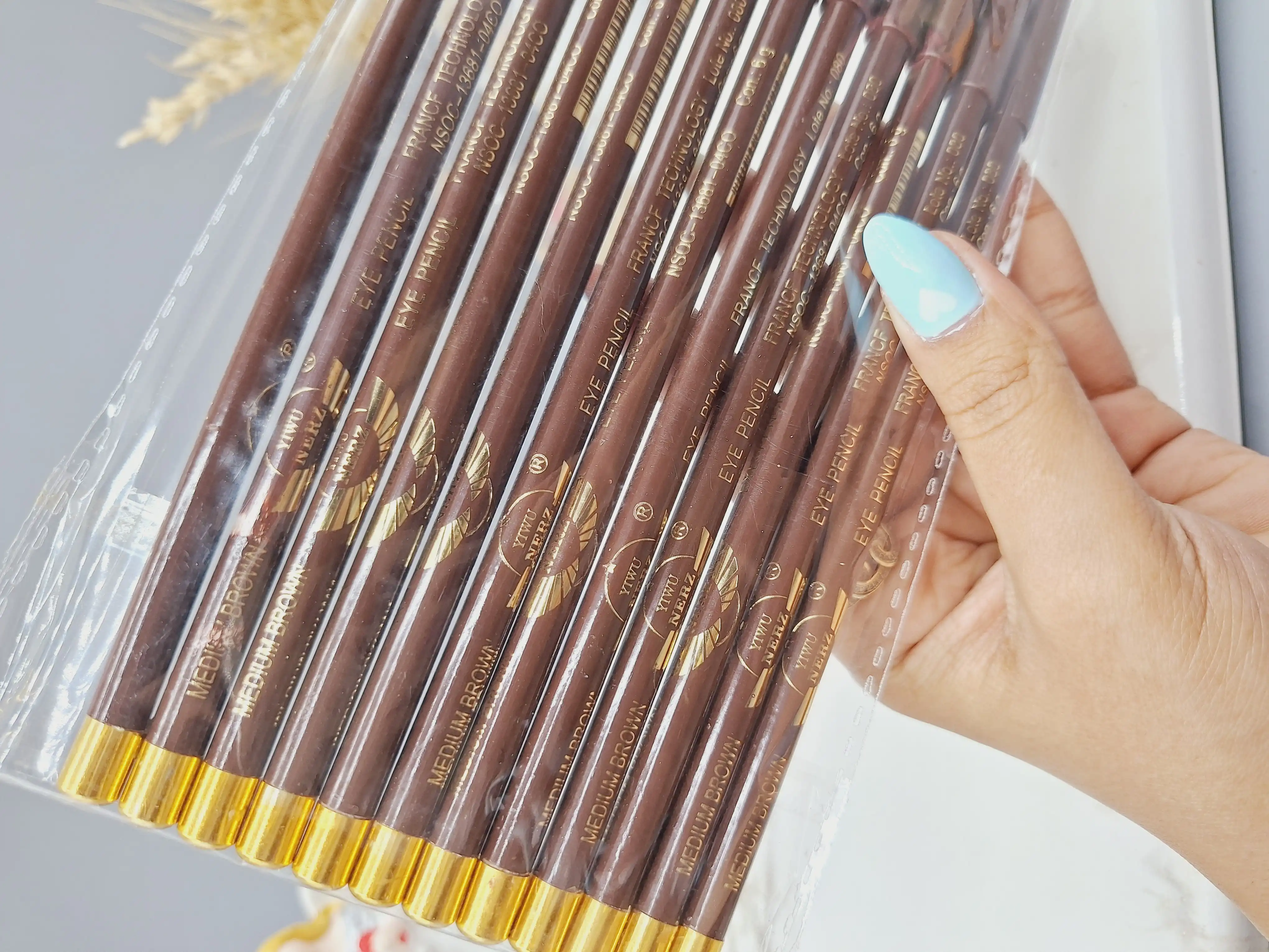 پک 12 تایی مداد ابرو تراش دار پوکه بلند ییوو نرز