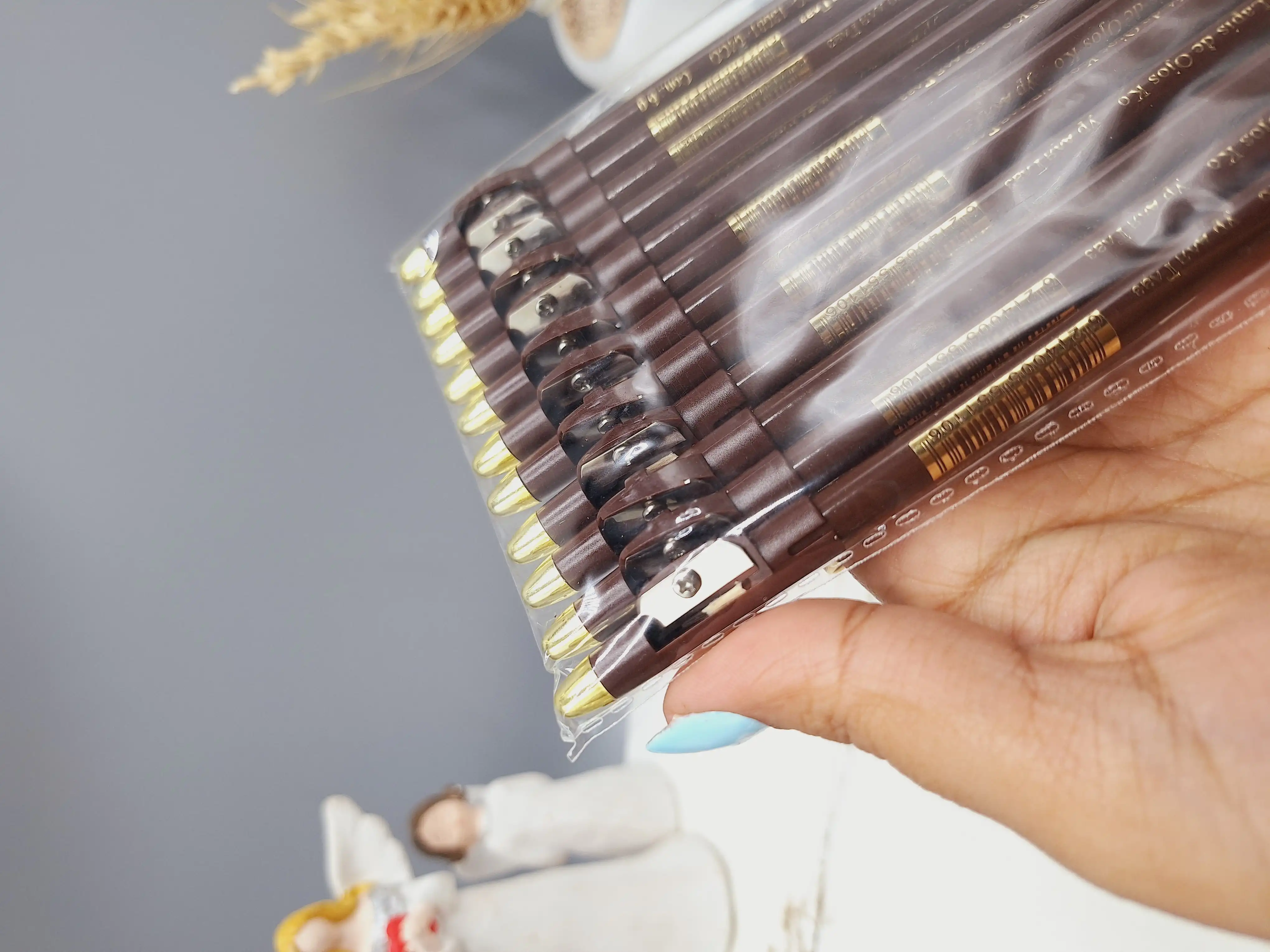 پک 12 تایی مداد ابرو تراش دار پوکه بلند ییوو نرز