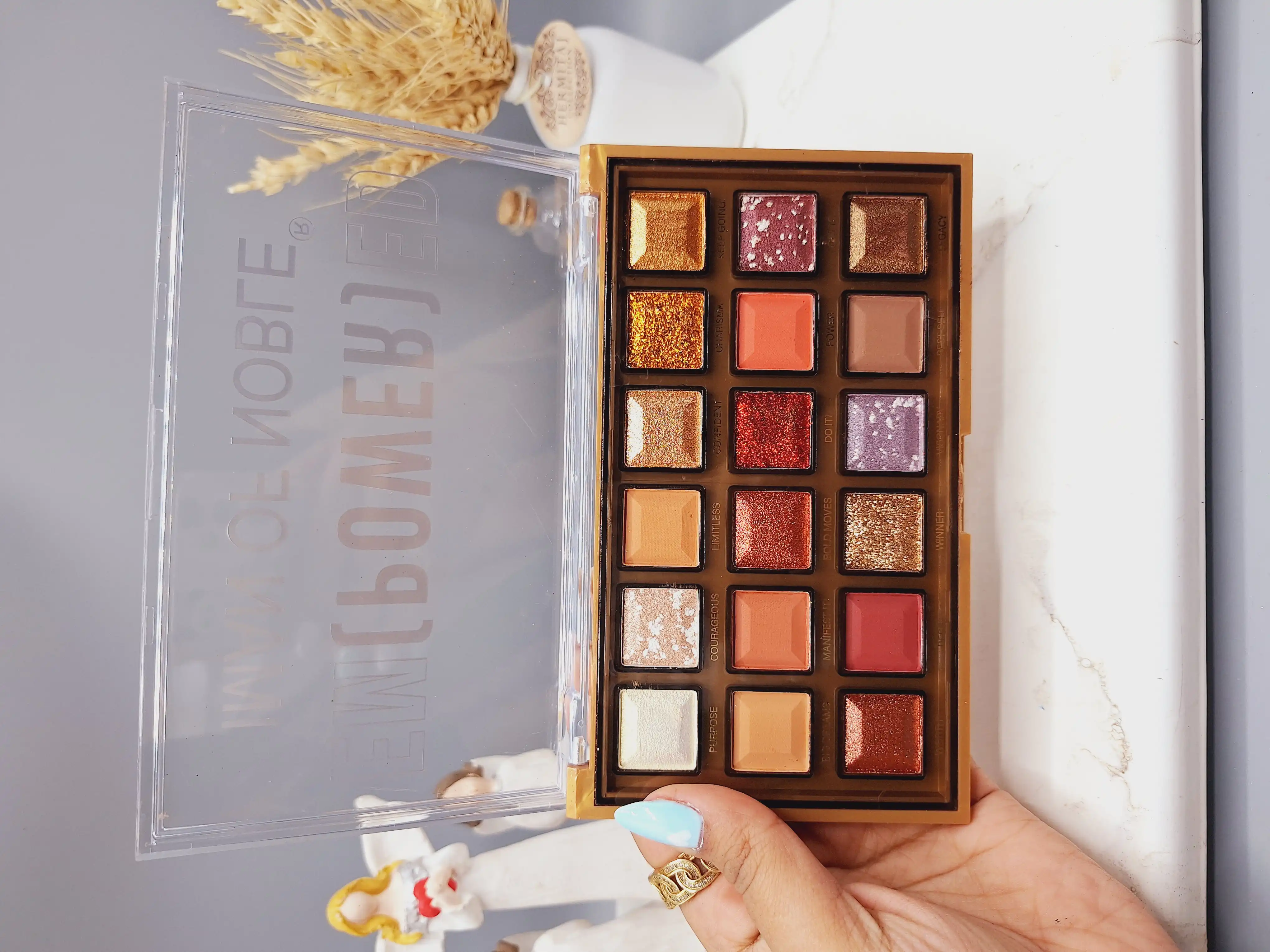 پالت سایه چشم فوق العاده خوش رنگ و زیبا 18 رنگ برند IMAN OF NOBLE کد 1022C