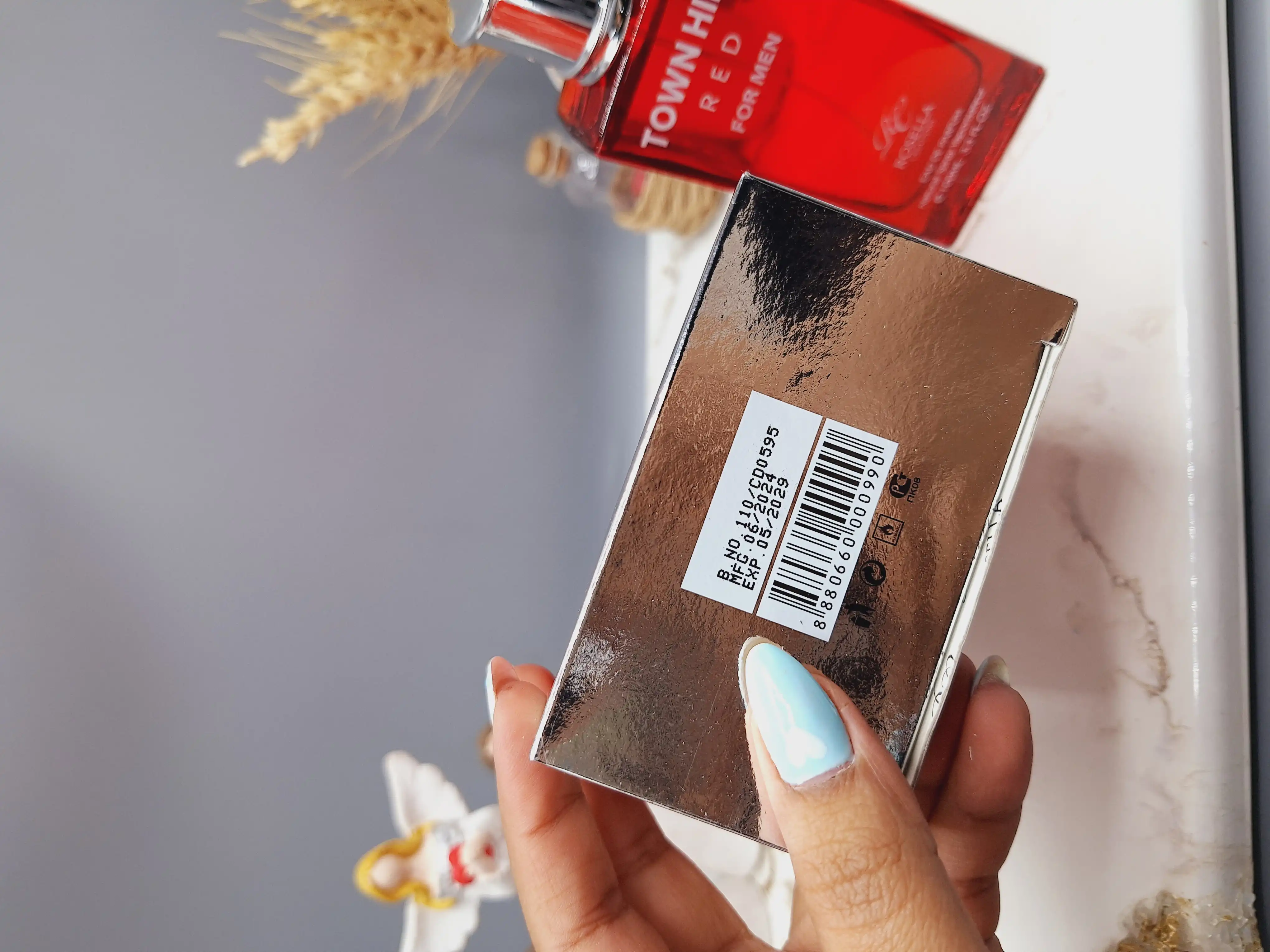 ادکلن TOWN HILL RED FOR MEN کارتن قرمز حجم 100 میل کد 0990