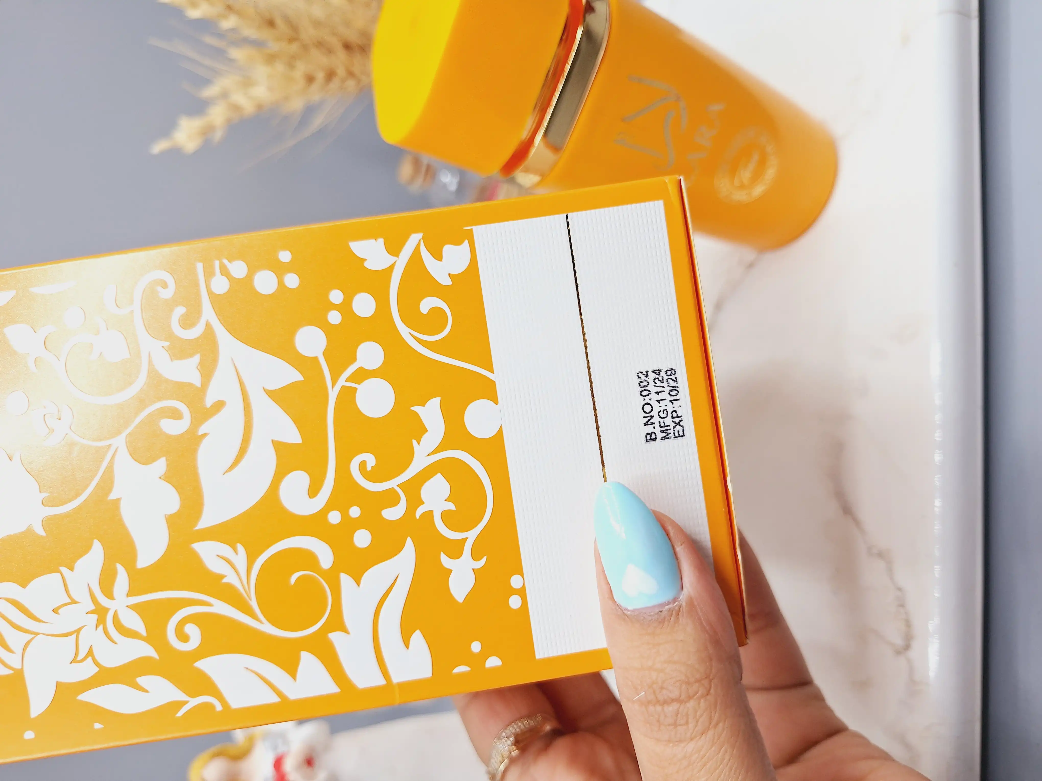 ادکلن زنانه لارا نارنجی خوشبووو وارداتی حجم 100 میل کد 9064