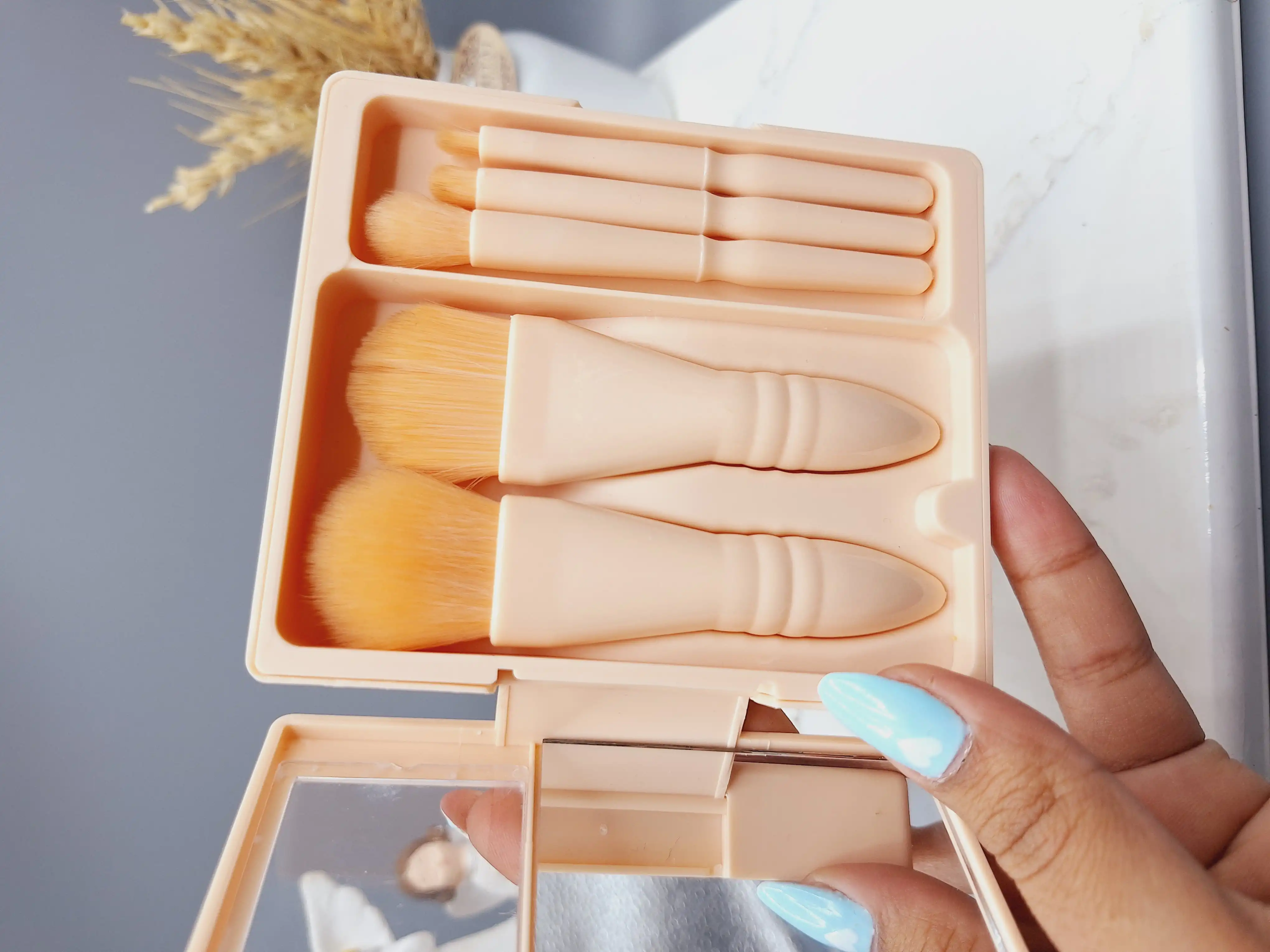 ست براش پر تراکم آینه دار و باکس دار  رنگ کرم روشن