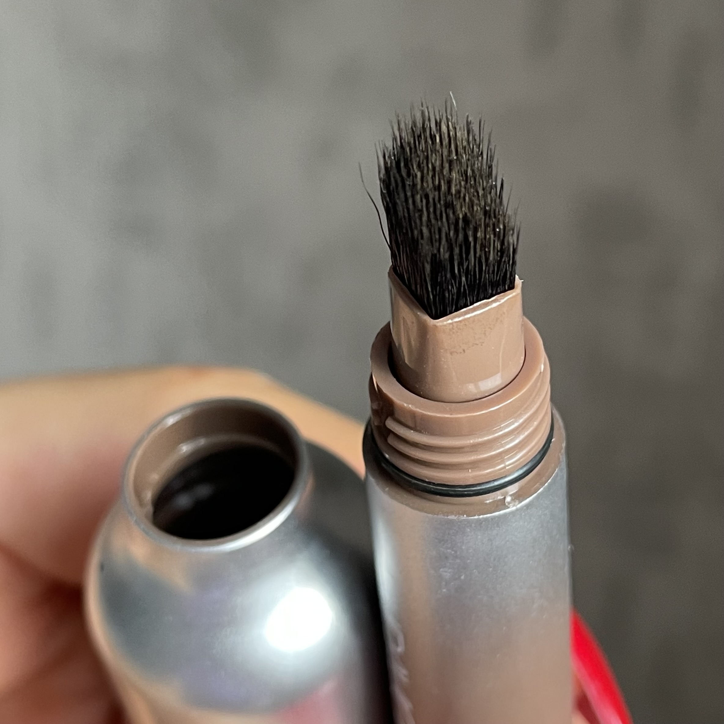 هاشور ابرو کوزه ای معروف برند ‏USHAS‏ کد 096