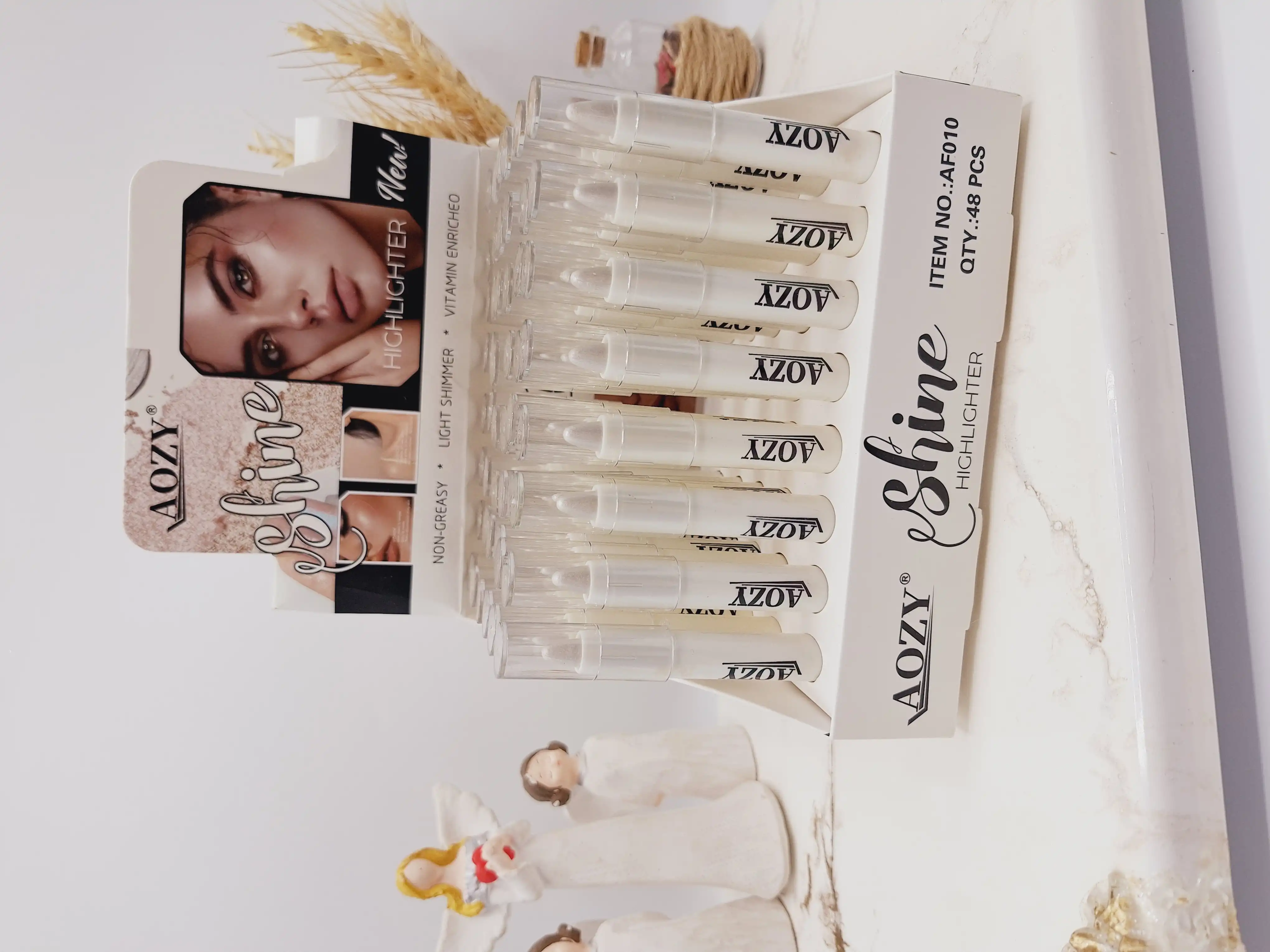 مداد چشم شمعی پیچی رنگ سفید برند AOZY کد 010