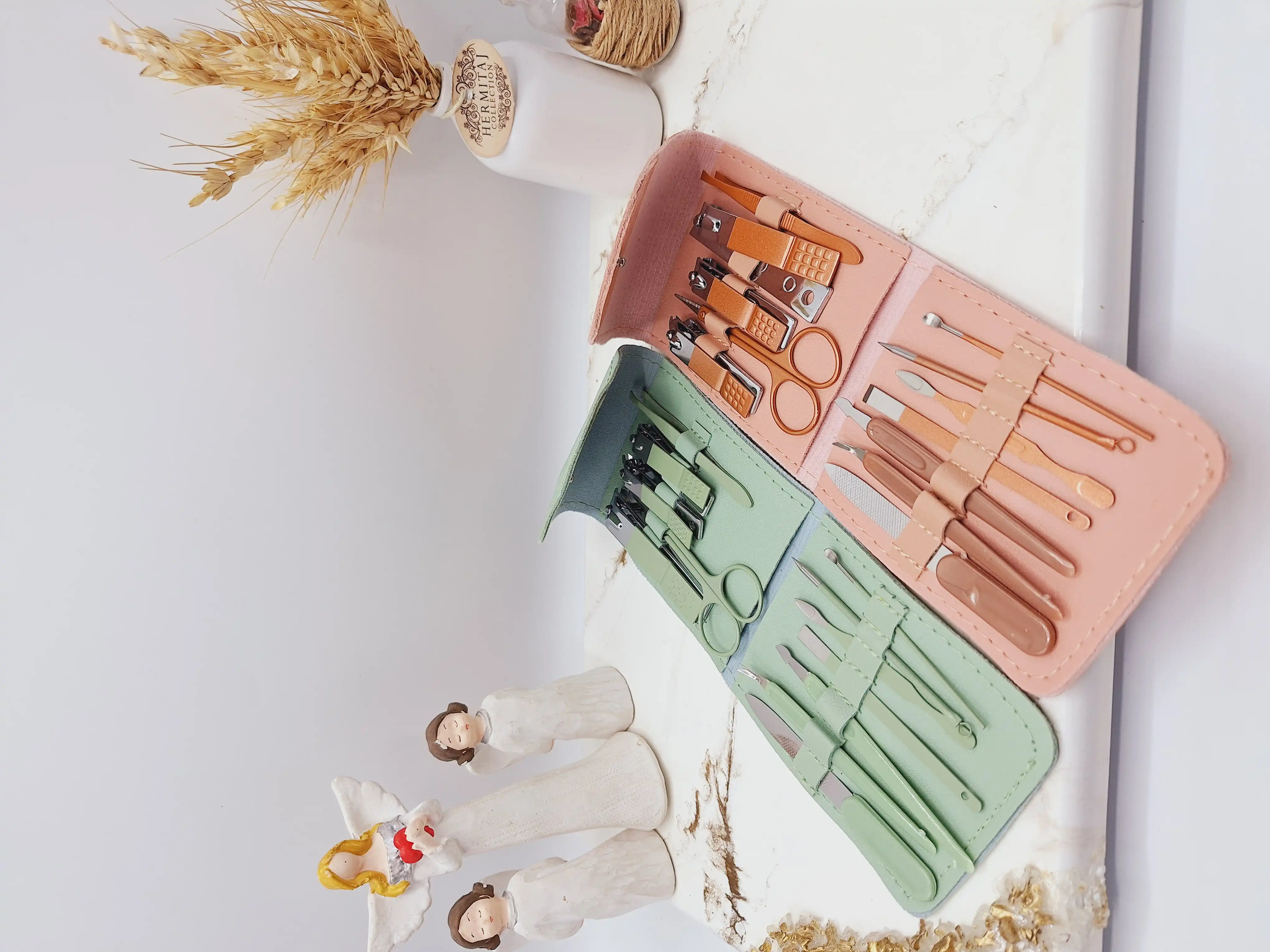 ست مانیکور و پدیکور همراه با کیف چرمی (12 تکه)