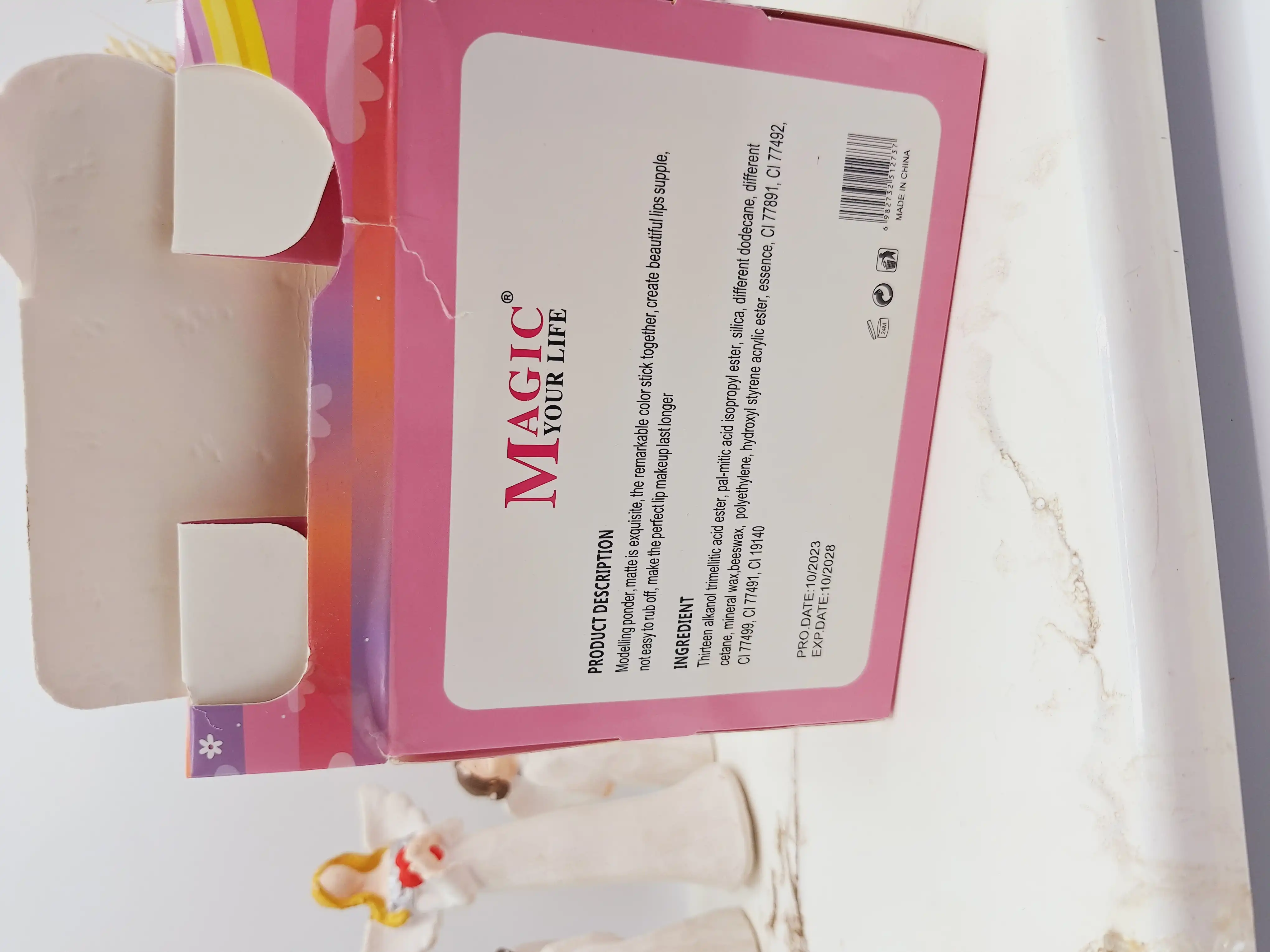 لیپ گلاس فانتزی طرح آویز نخی برند مجیک کد 1273