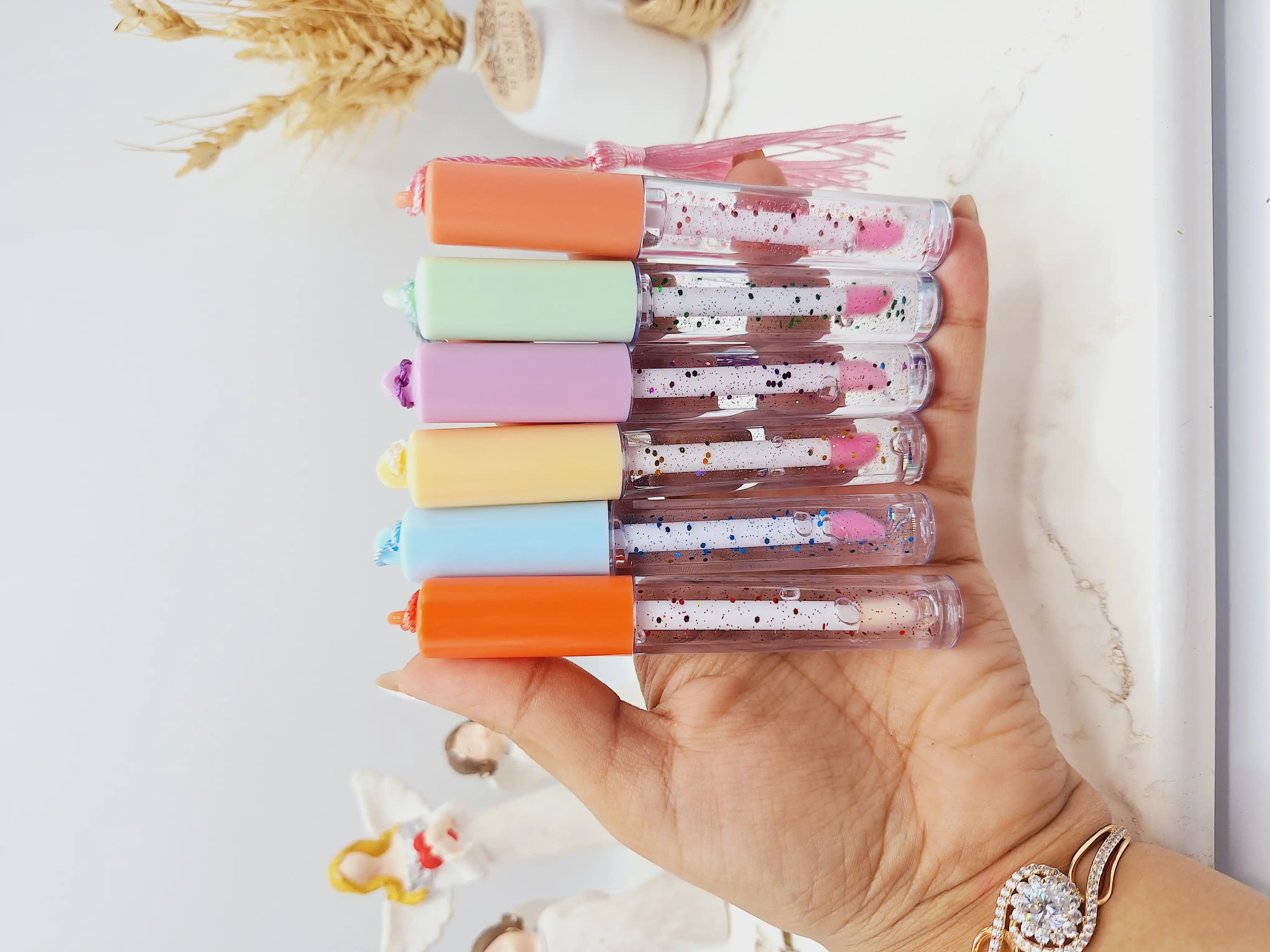 لیپ گلاس فانتزی طرح آویز نخی برند مجیک کد 1273