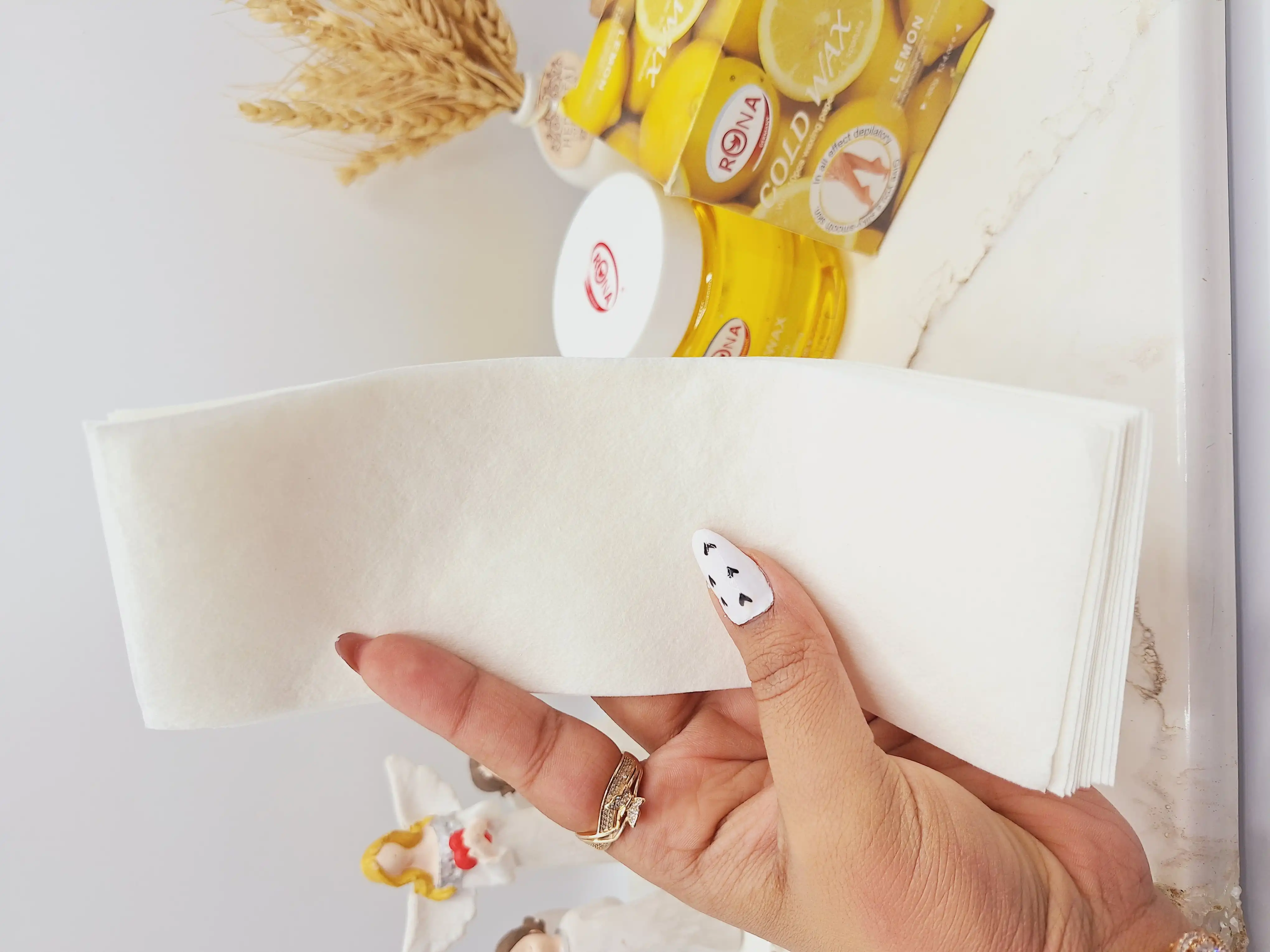 موم سرد با کاغذ اپیلاسیون همراه با کاردک رایحه لیمو برند RONA کد 3152