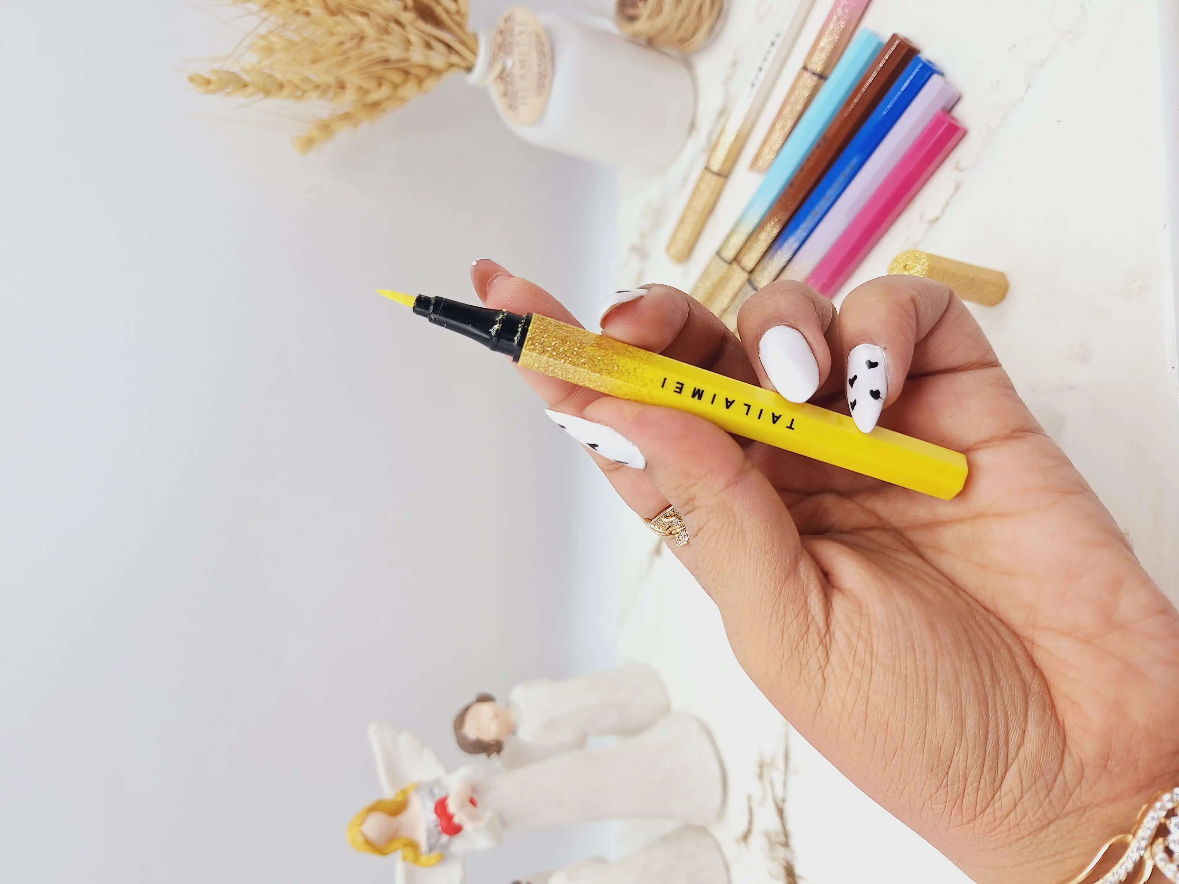 خط چشم رنگی مات ماژیکی برند تایلامی پوکه گلیتری کد NO.:TLM-E118