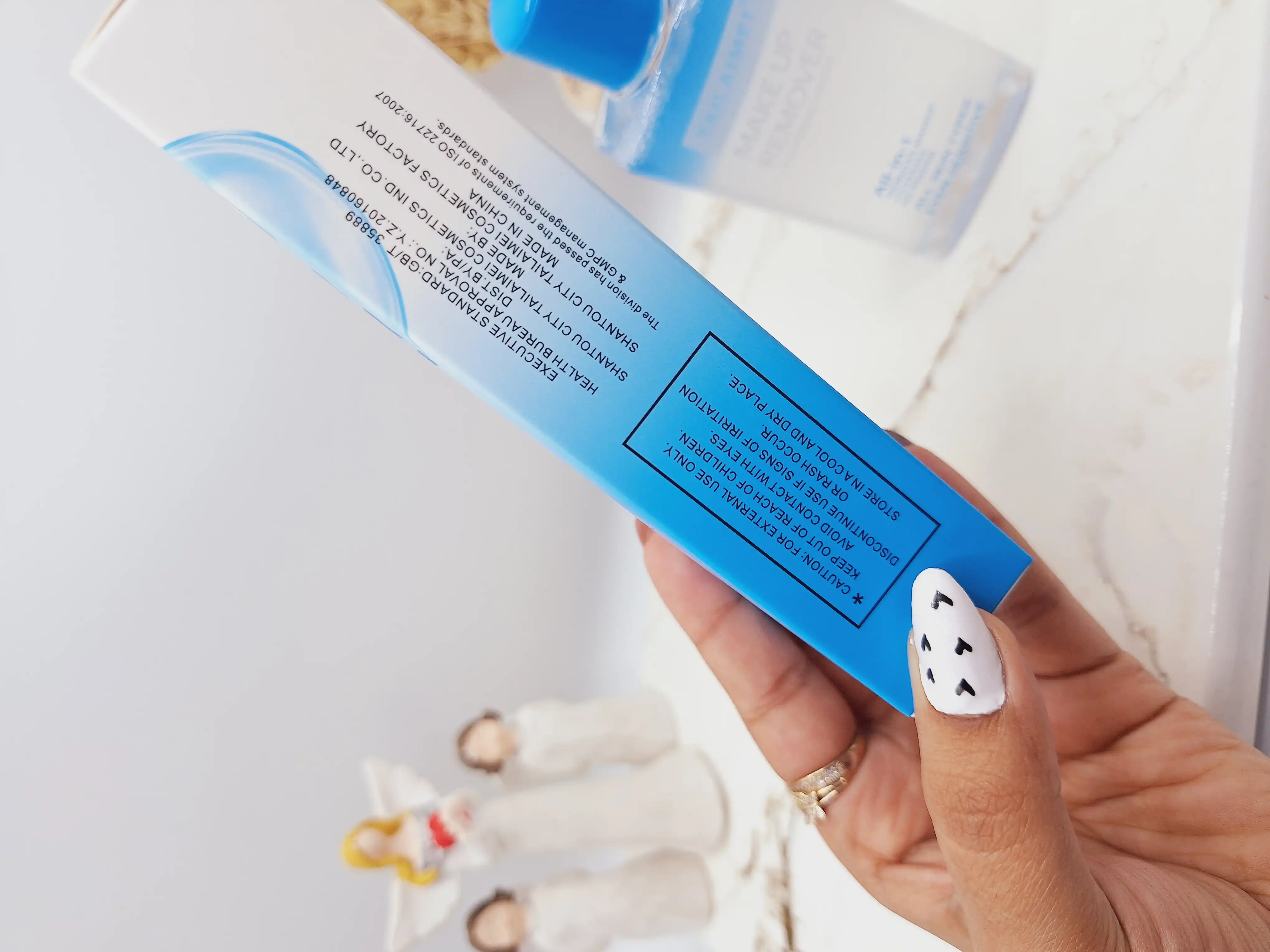 آرایش پاک کن دو فاز مدل آبرسان هیالورونیک اسید برند تایلامی کد R019