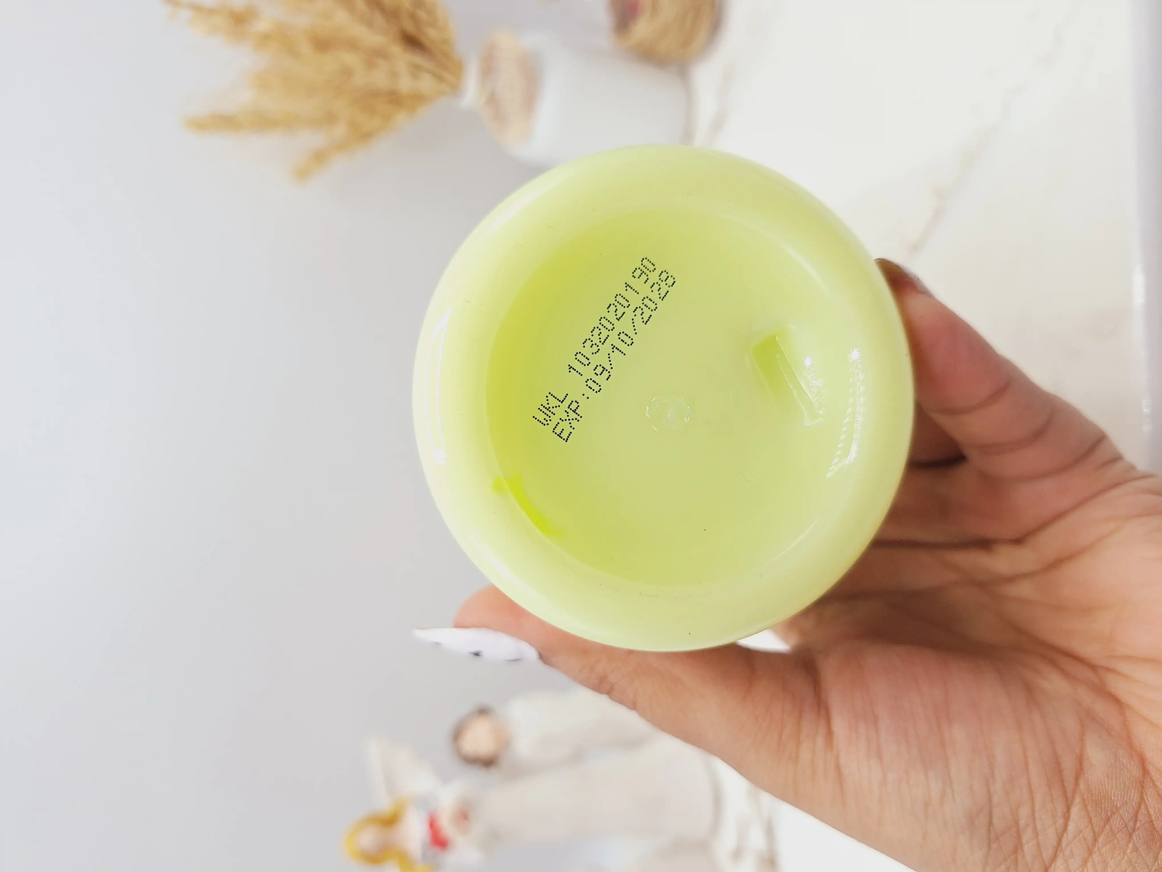 لوسیون روشن کننده و آبرسان رایحه گل شرقی بابونه برند وکالی حجم 500 میل کد WKL296