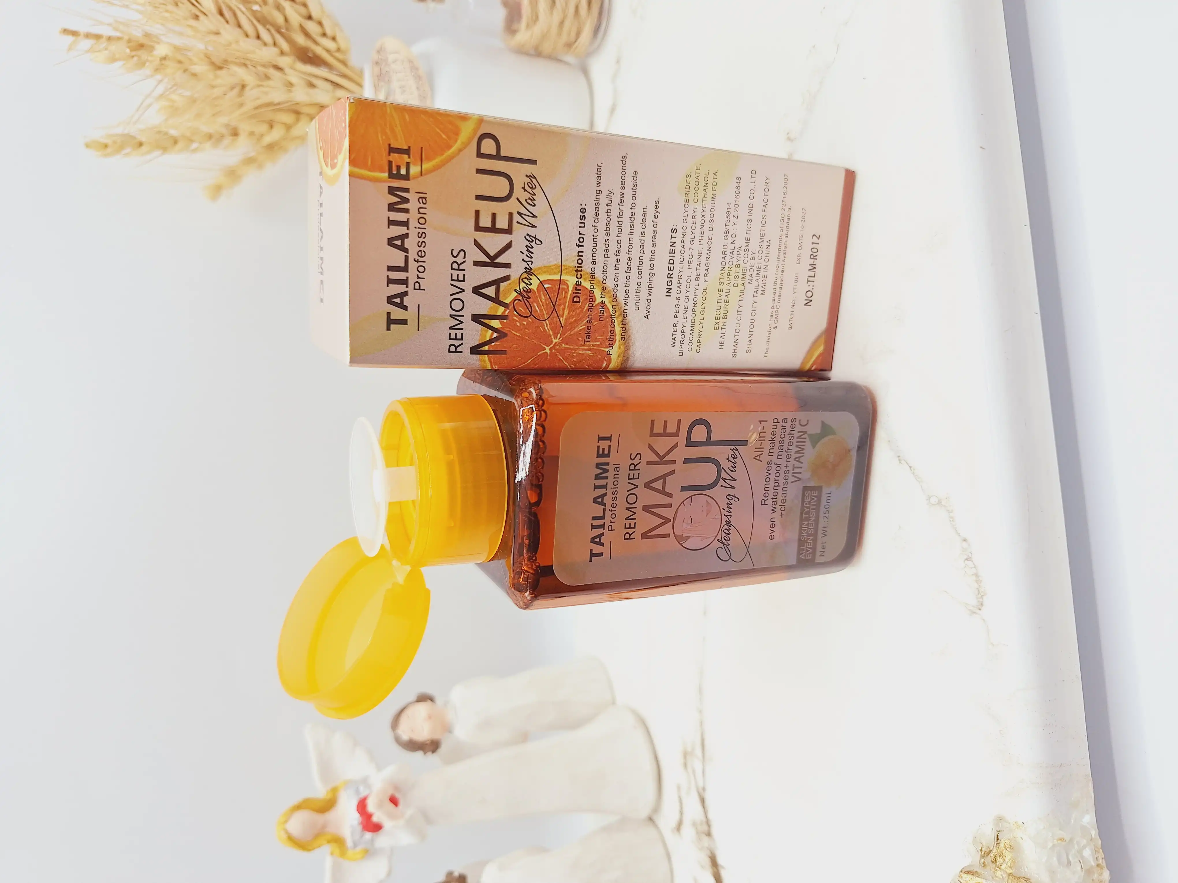 محلول آرایش پاک کن مدل ویتامین سی برند تایلامی کد 0124