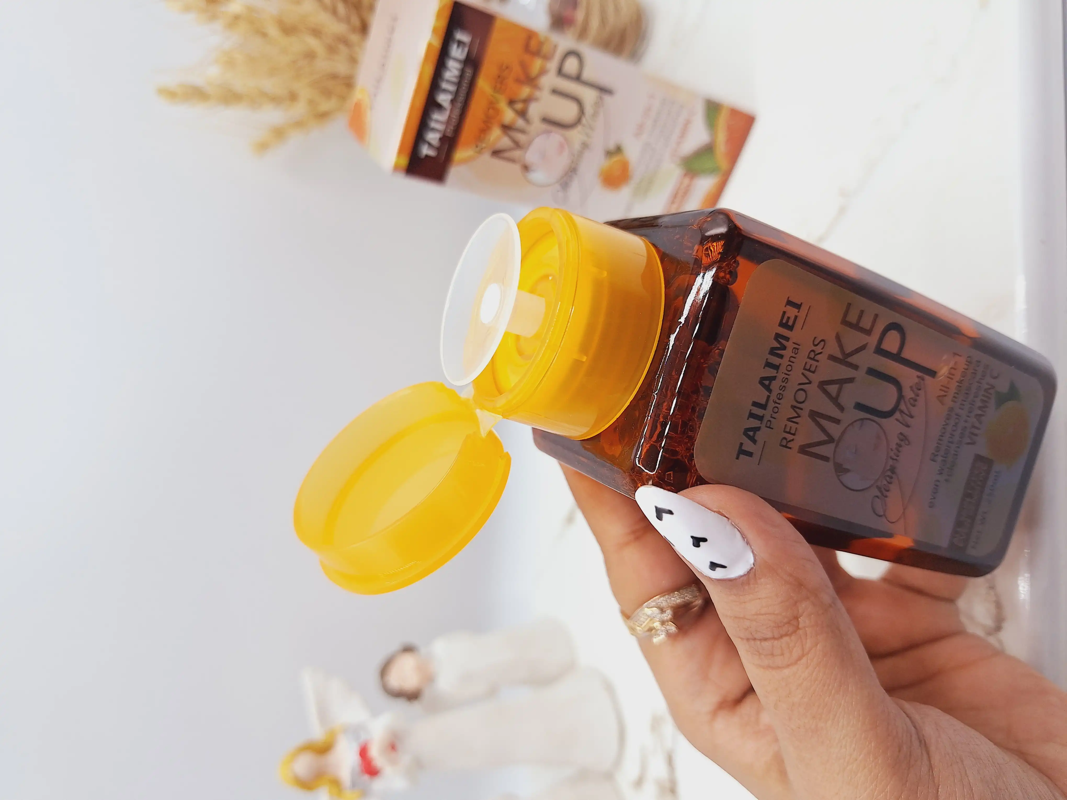 محلول آرایش پاک کن مدل ویتامین سی برند تایلامی کد 0124