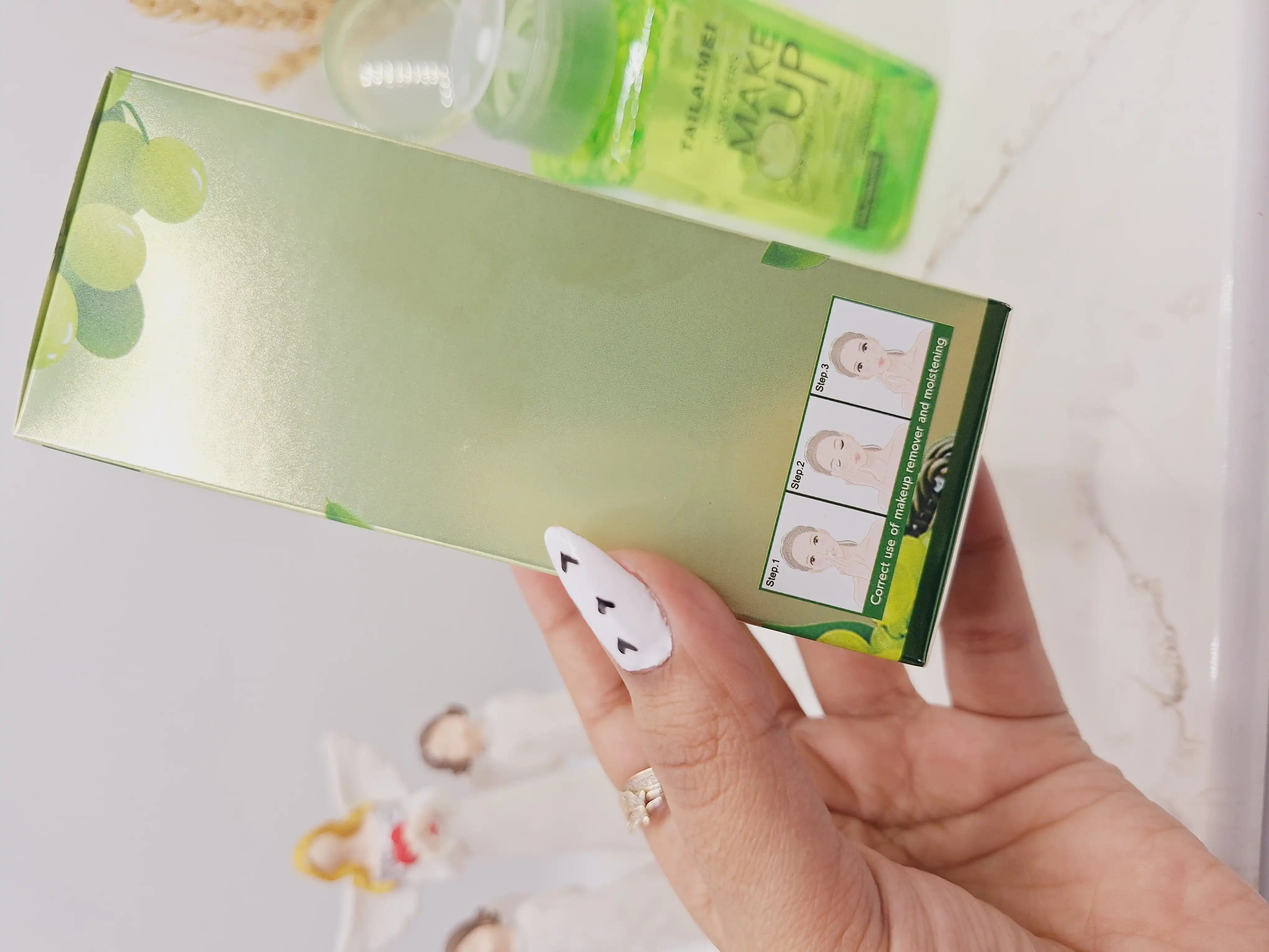 آرایش پاک کن آبرسان مدل انگور سبز برند تایلامی کد 0117